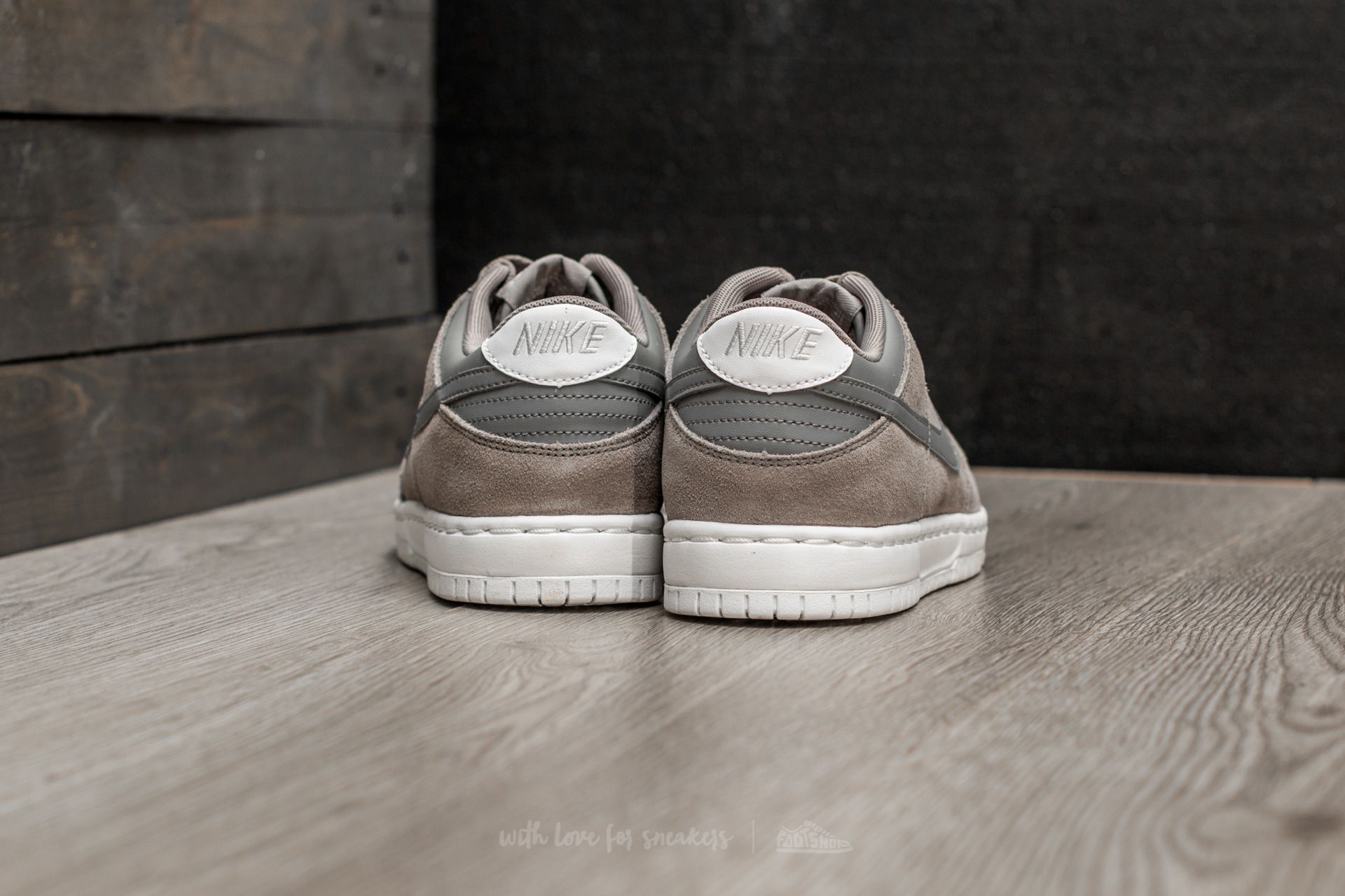 Дамски кецове и обувки Nike Dunk Low SE (GS) Dust/ Dust-Summit White