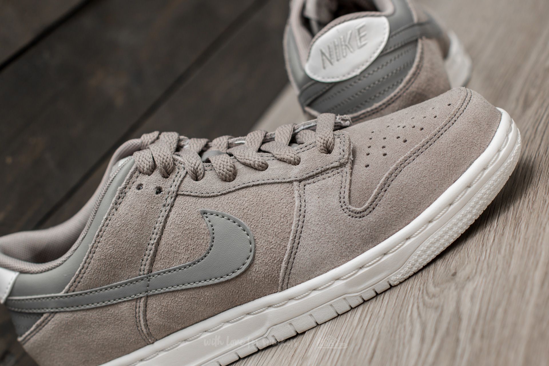 Дамски кецове и обувки Nike Dunk Low SE (GS) Dust/ Dust-Summit White
