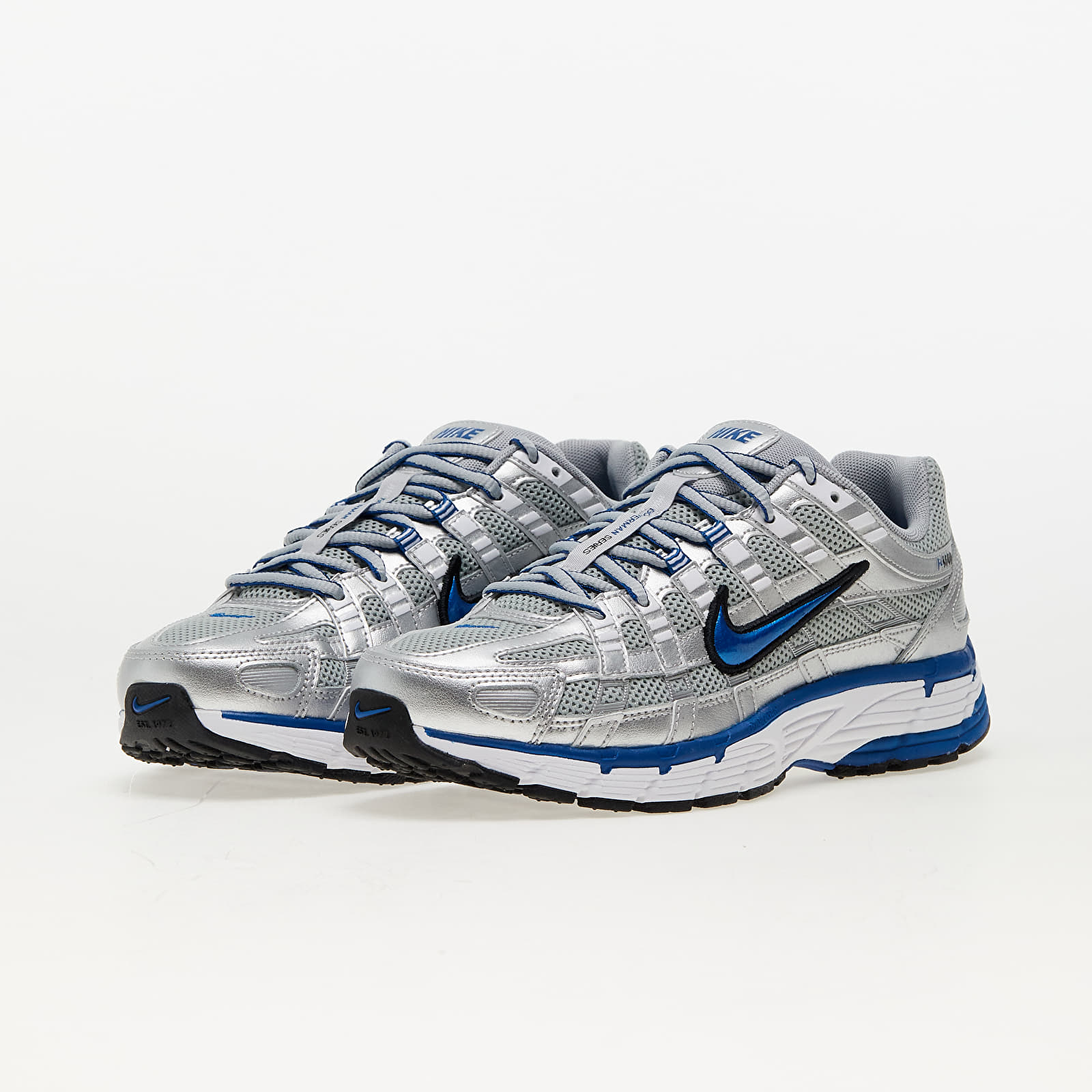 Damesschoenen Nike W P-6000 Metallic Silver/ Team Royal-White-Black