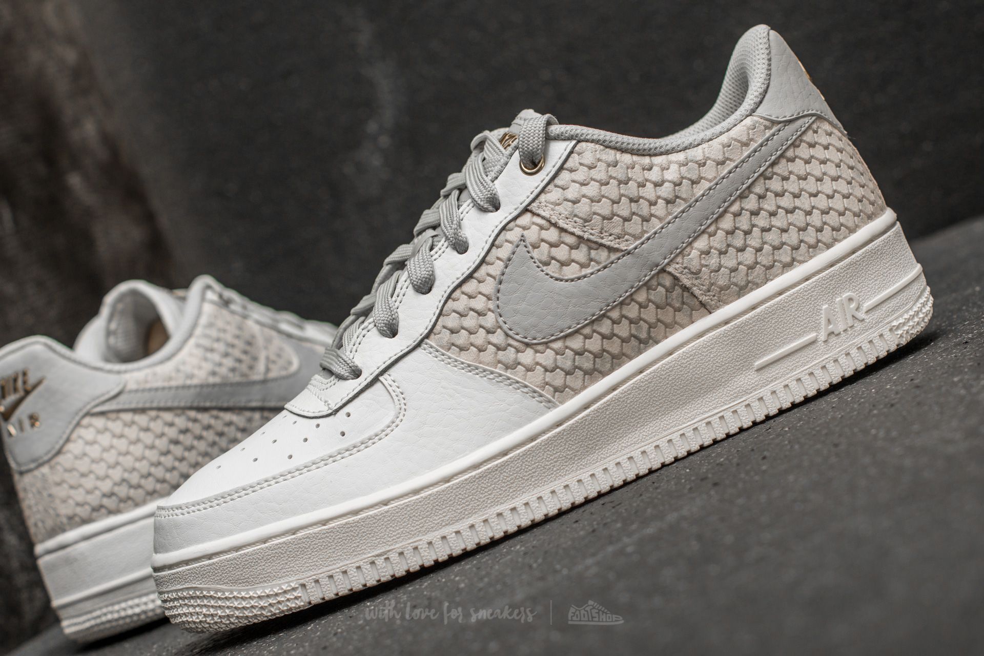 Sieviešu apavi Nike Air Force 1 LV8 (GS) Sail/ Light Bone-Metallic Gold