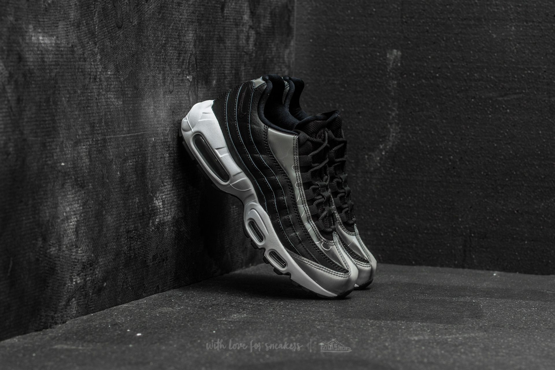 Дамски кецове и обувки Nike Wmns Air Max 95 SE Black/ Anthracite-White