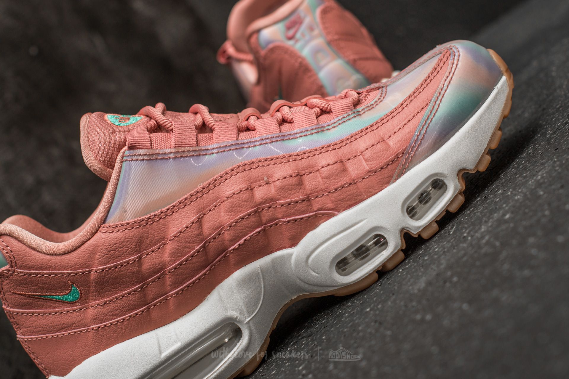 Women s shoes Nike Wmns Air Max 95 SE Red Stardust Washed Teal Sail Footshop