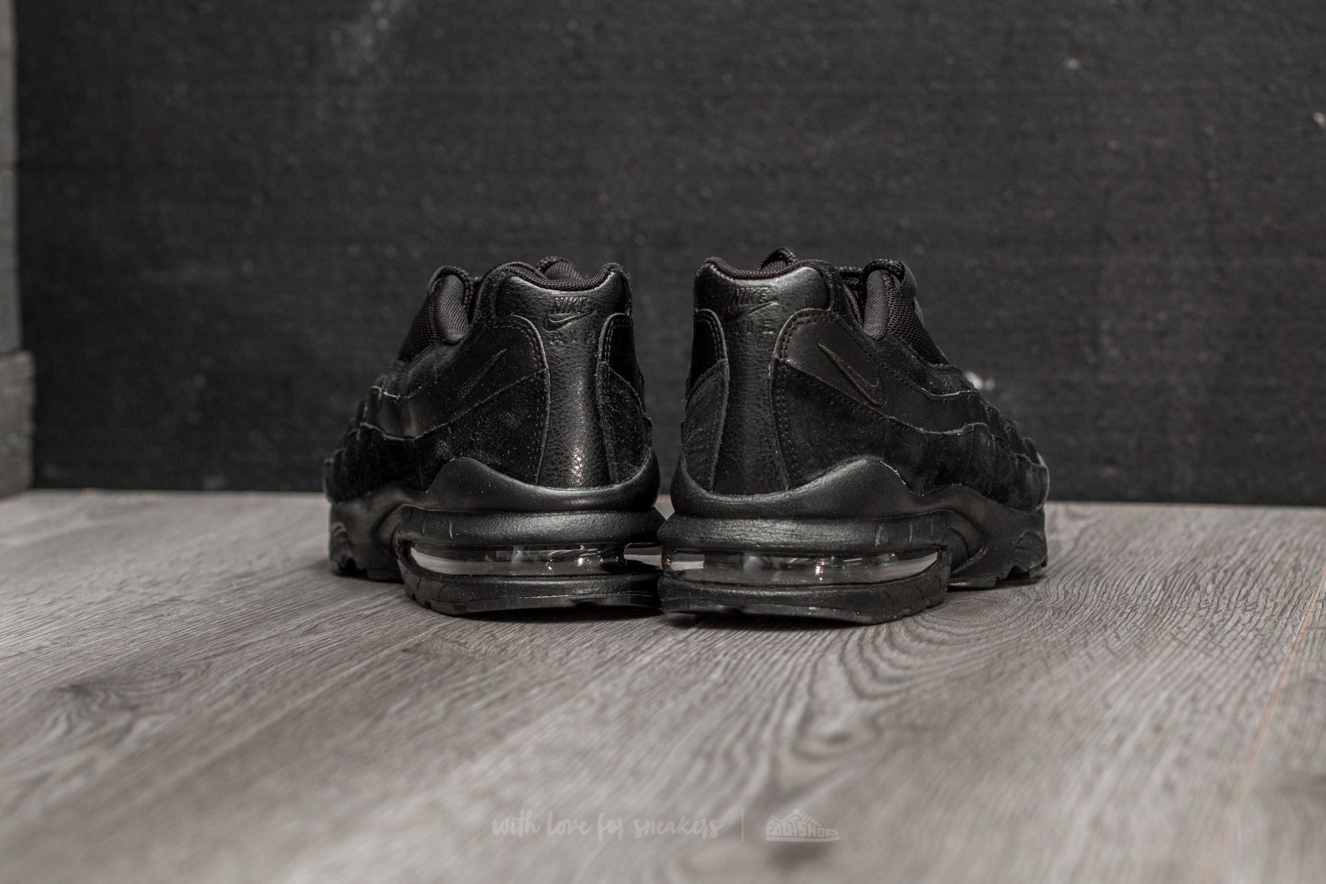 Moteriška avalynė Nike Air Max '95 (GS) Black/ Black-Black