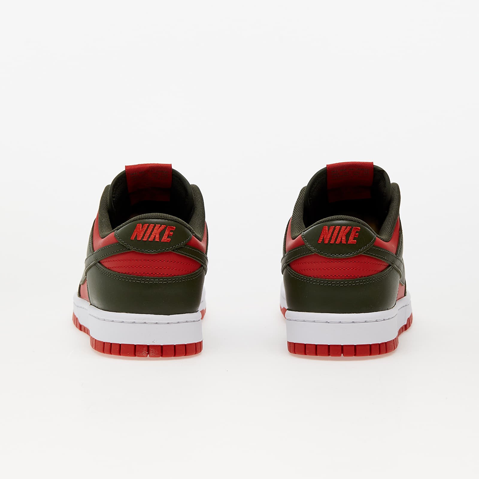 Herren Sneaker und Schuhe Nike Dunk Low Retro Mystic Red/ Cargo Khaki