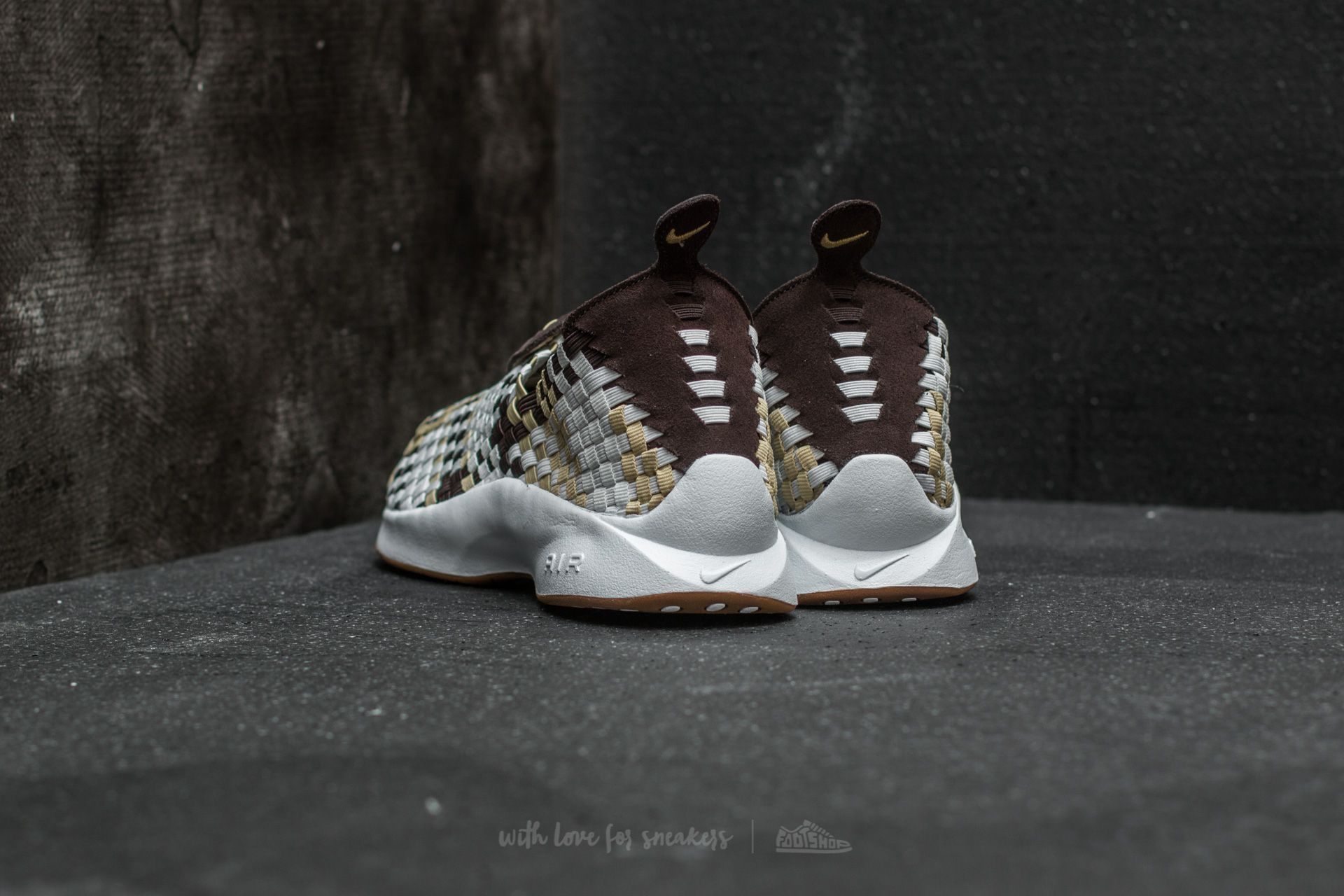 Men s shoes Nike Air Woven Velvet Brown Team Gold Sail Footshop