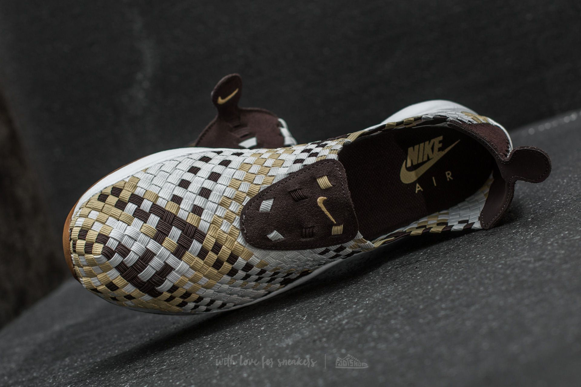Men s shoes Nike Air Woven Velvet Brown Team Gold Sail Footshop