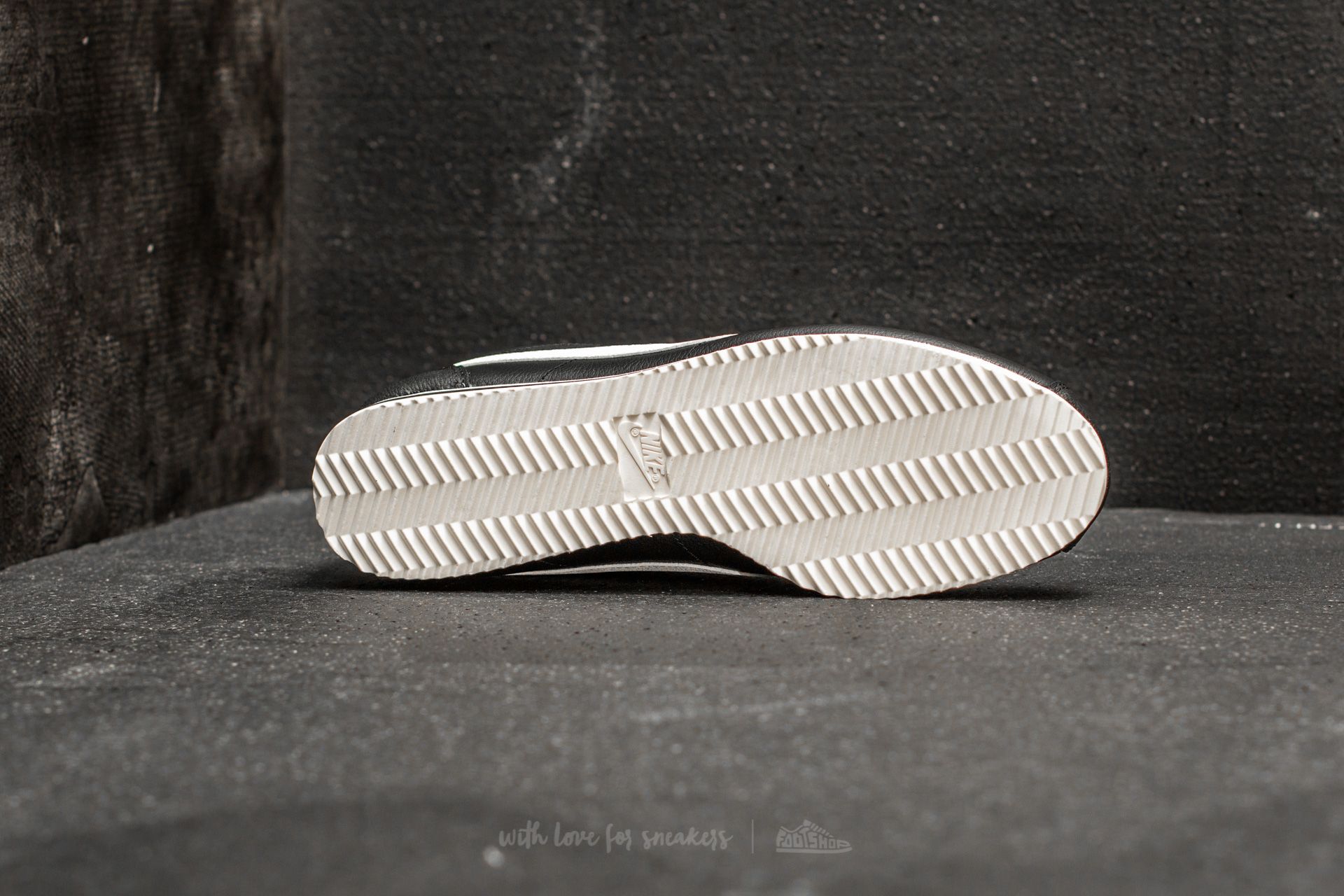 Férfi cipők Nike Classic Cortez Leather SE Black/ Sail