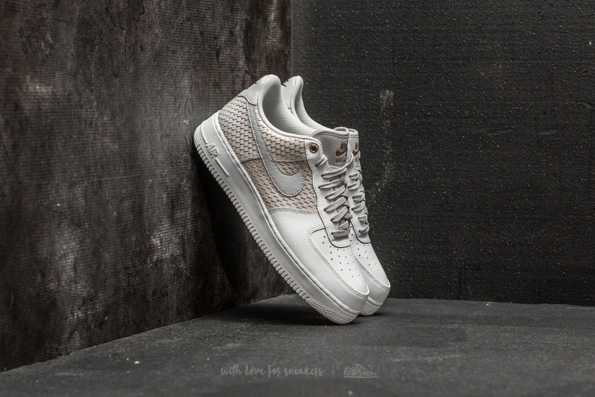 Nike air force 1 07 lv8 best sale sail light bone