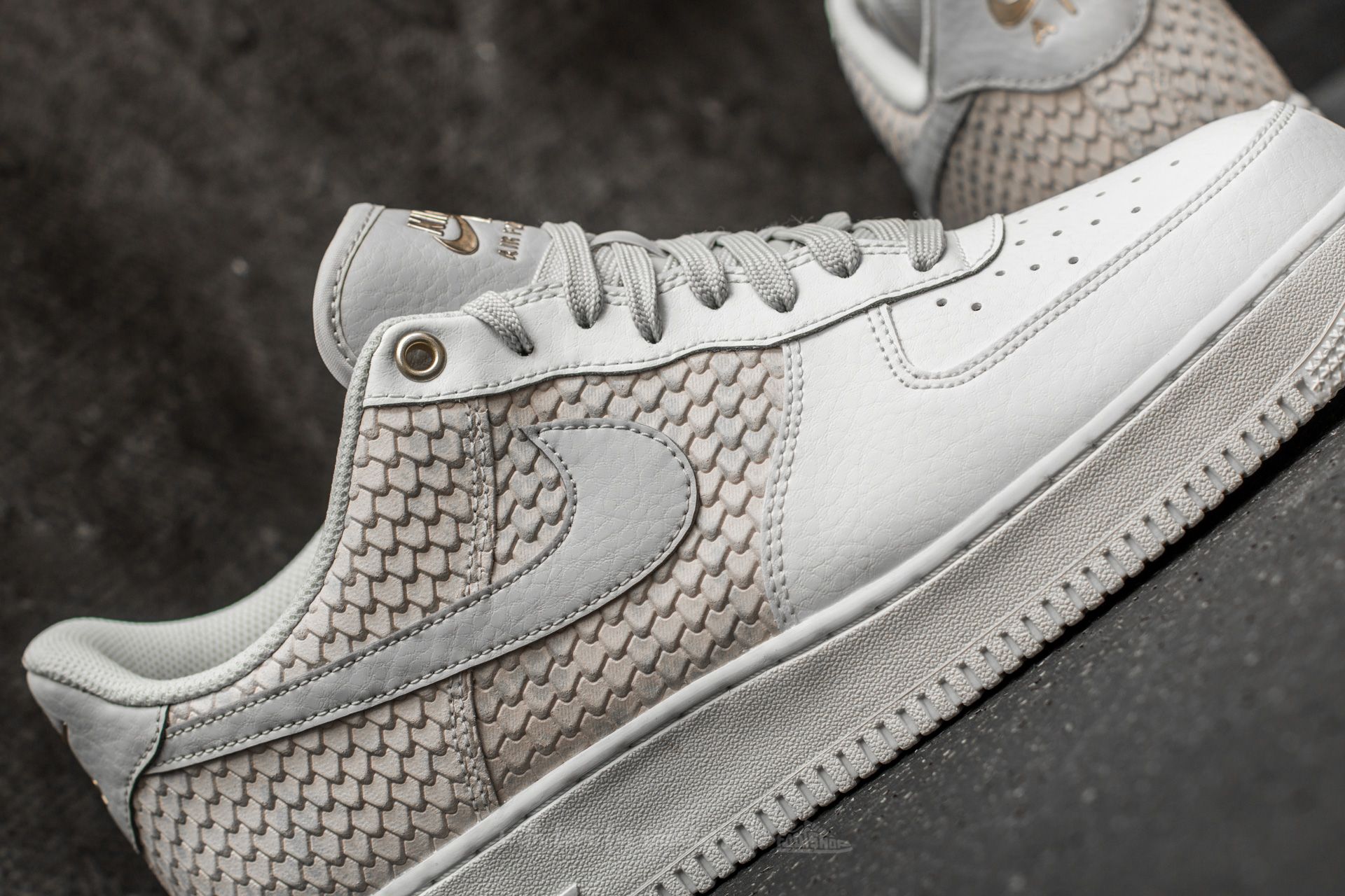 Men s shoes Nike Air Force 1 07 LV8 Sail Light Bone Metallic