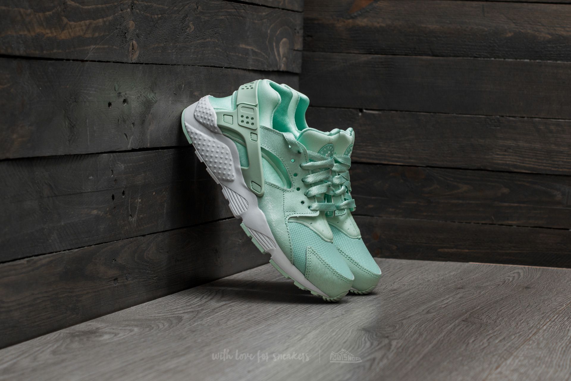 Women s shoes Nike Huarache Run SE GS Igloo Igloo White Footshop