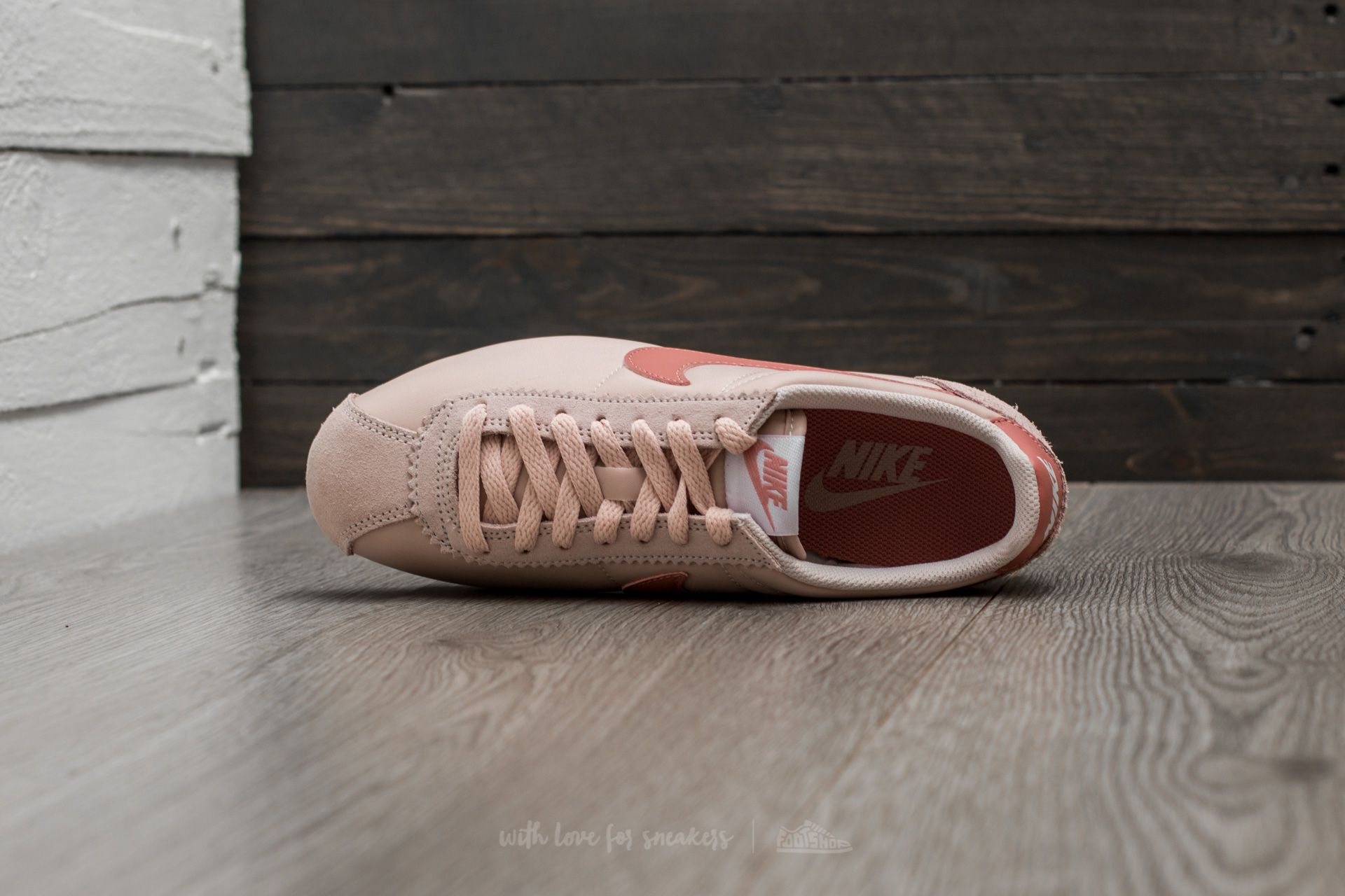 Women s shoes Nike Wmns Classic Cortez Nylon Silt Red Red