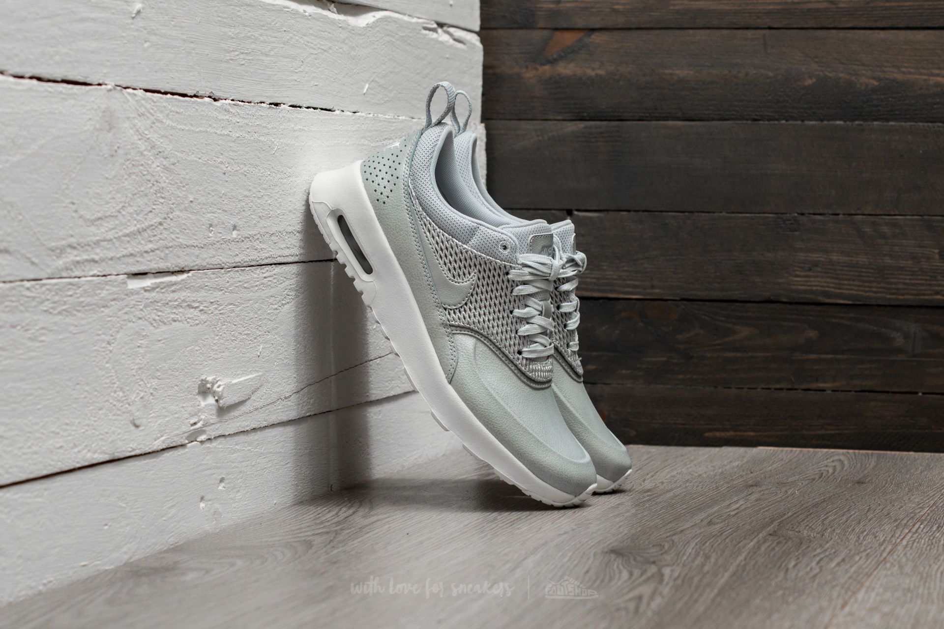 Nike air max cheap thea premium pure platinum