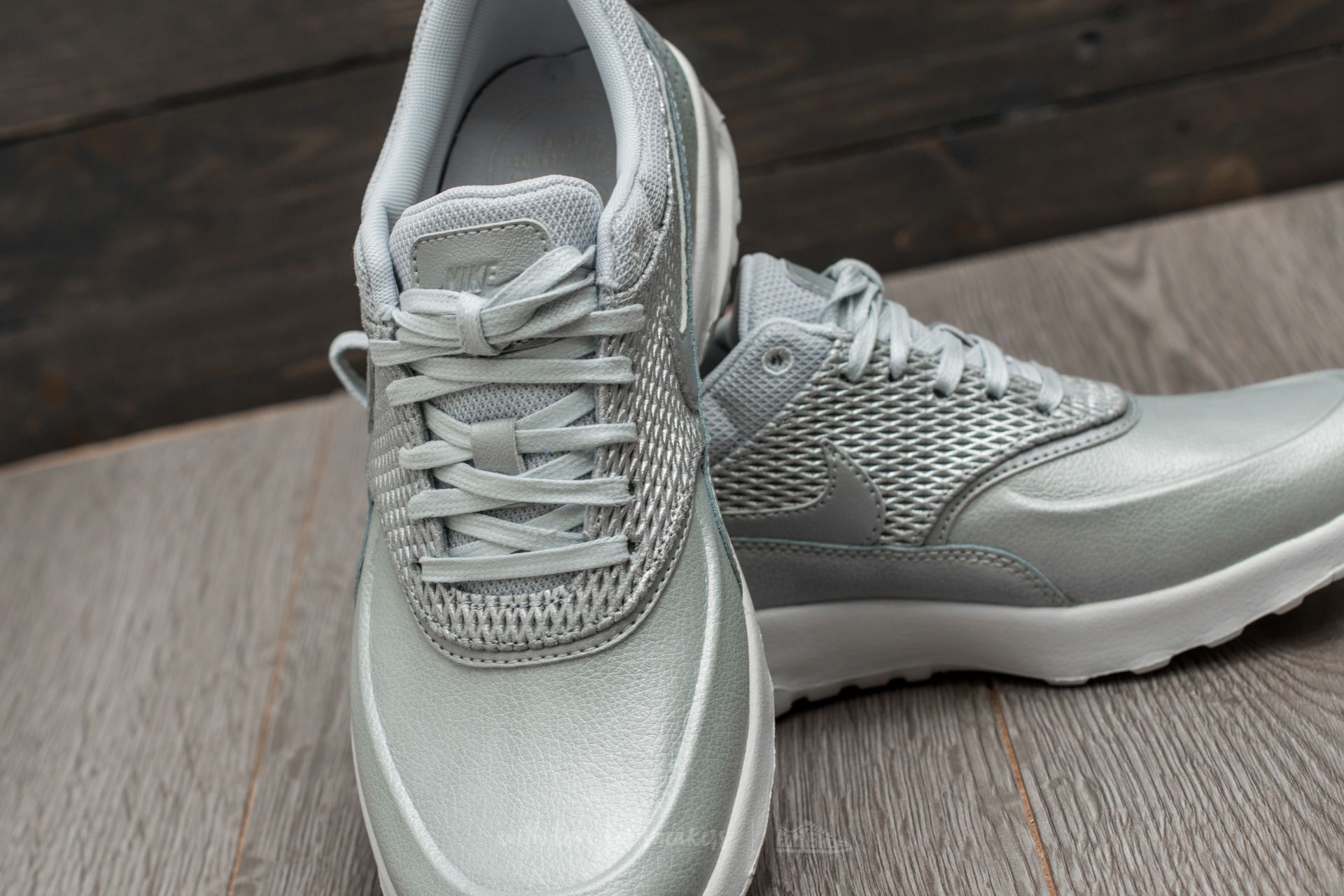 Nike air max deals thea metallic
