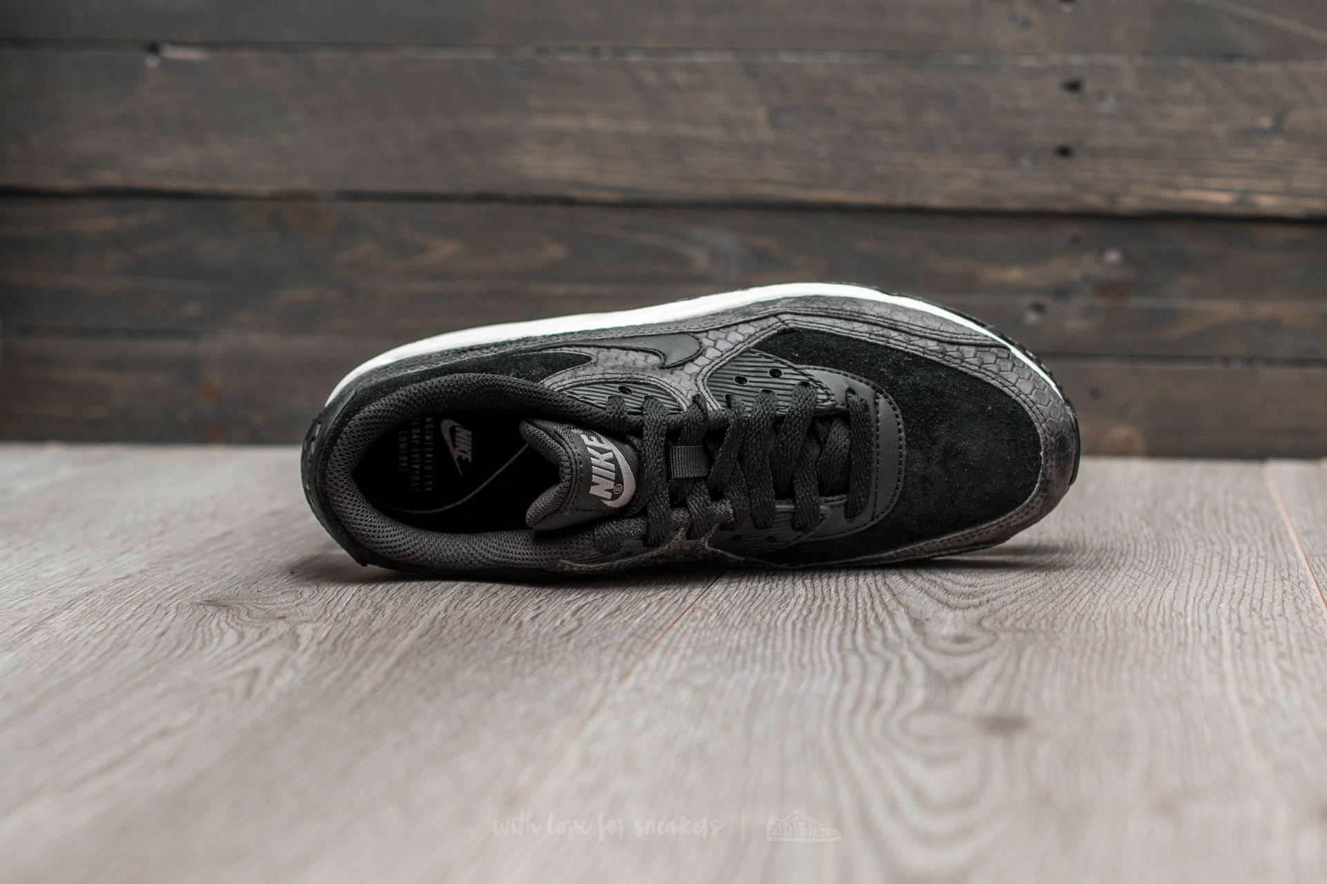Moteriška avalynė Nike Wmns Air Max 90 Premium Black/ Black-Sail-Dark Grey