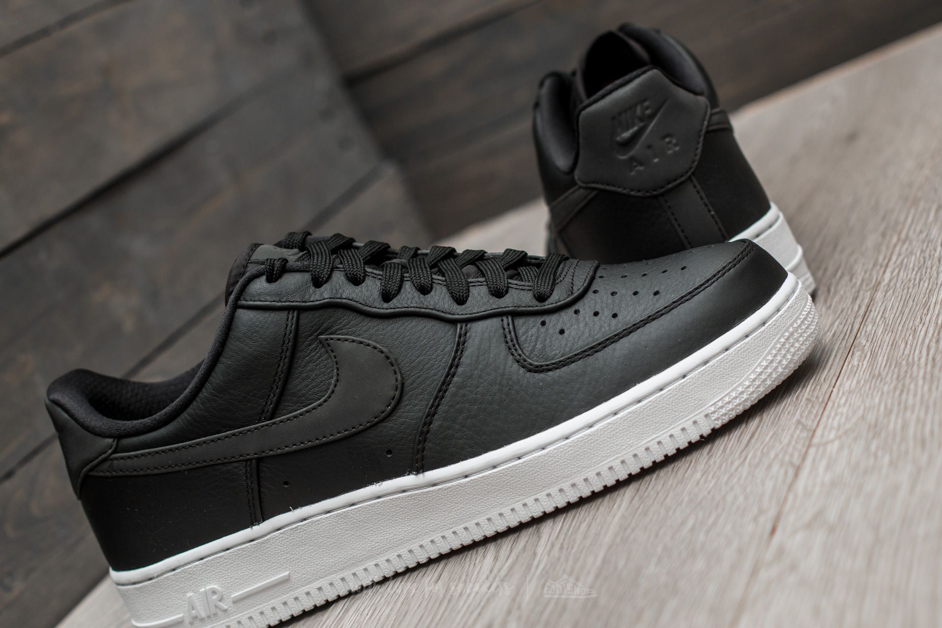 Férfi cipők Nike Air Force 1 ´07 Premium Black/ Black-White
