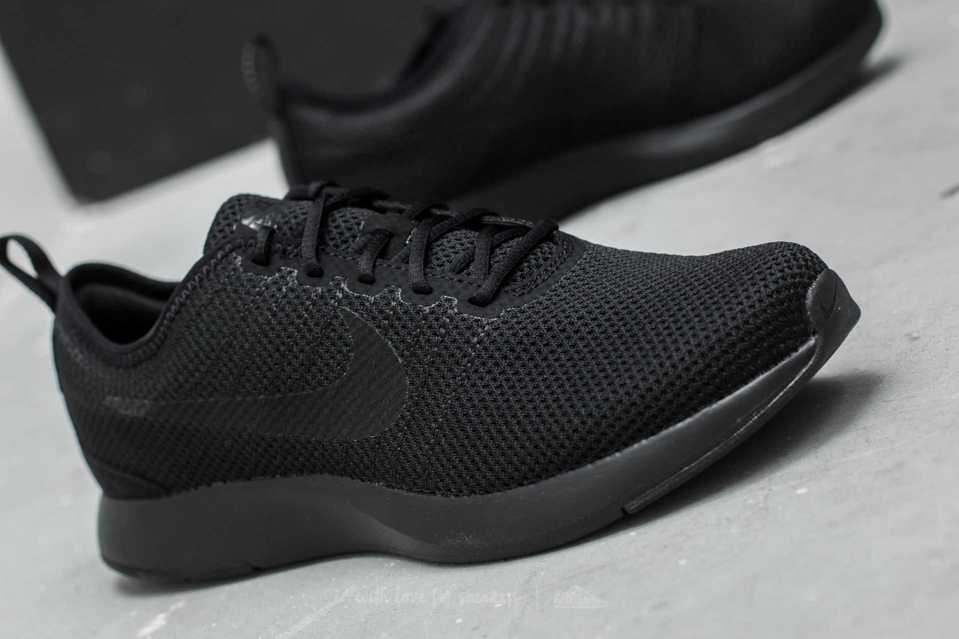 Nike dualtone shop racer triple black