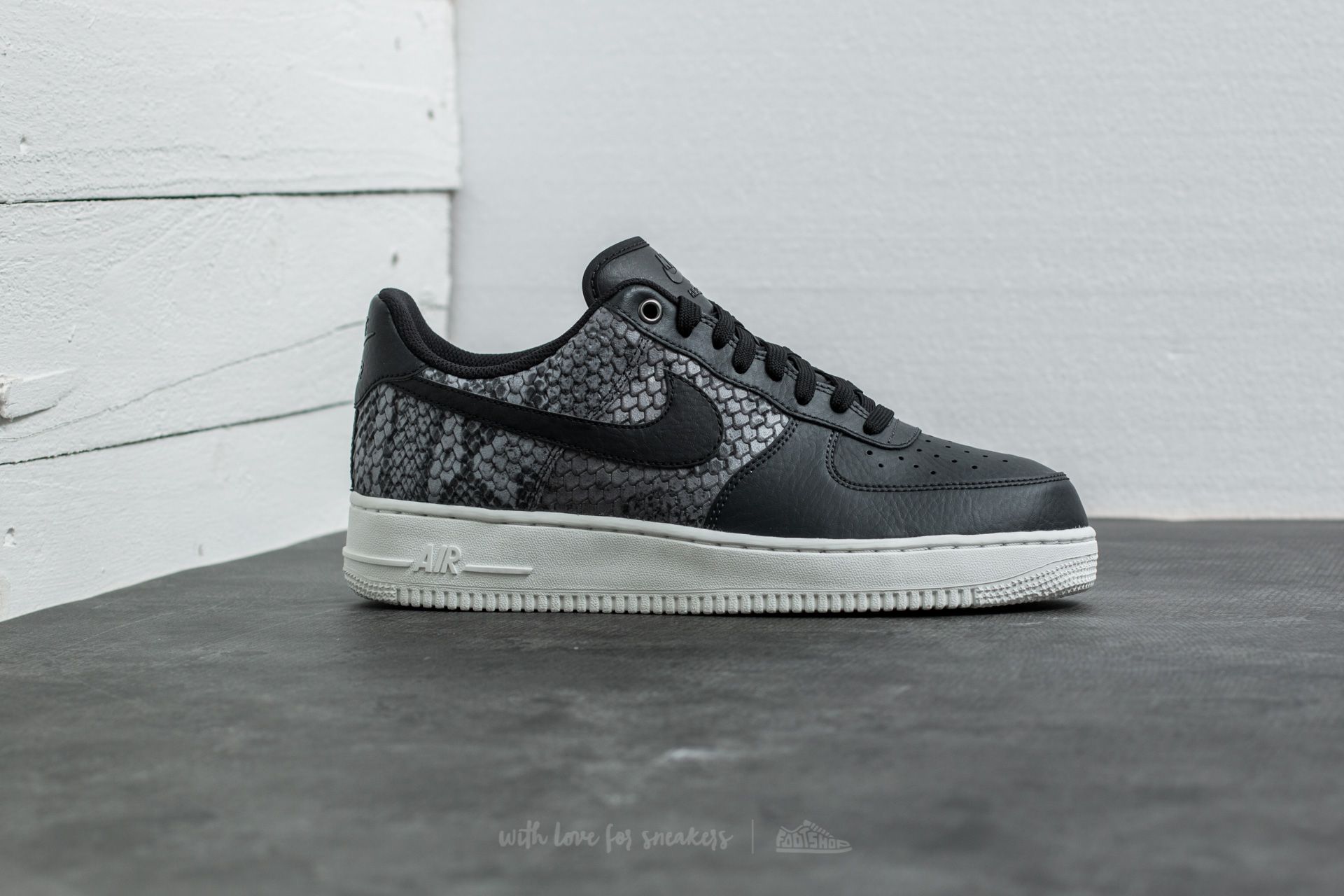 Scarpe uomo Nike Air Force 1 '07 LV8 Anthracite/ Black-Summit White