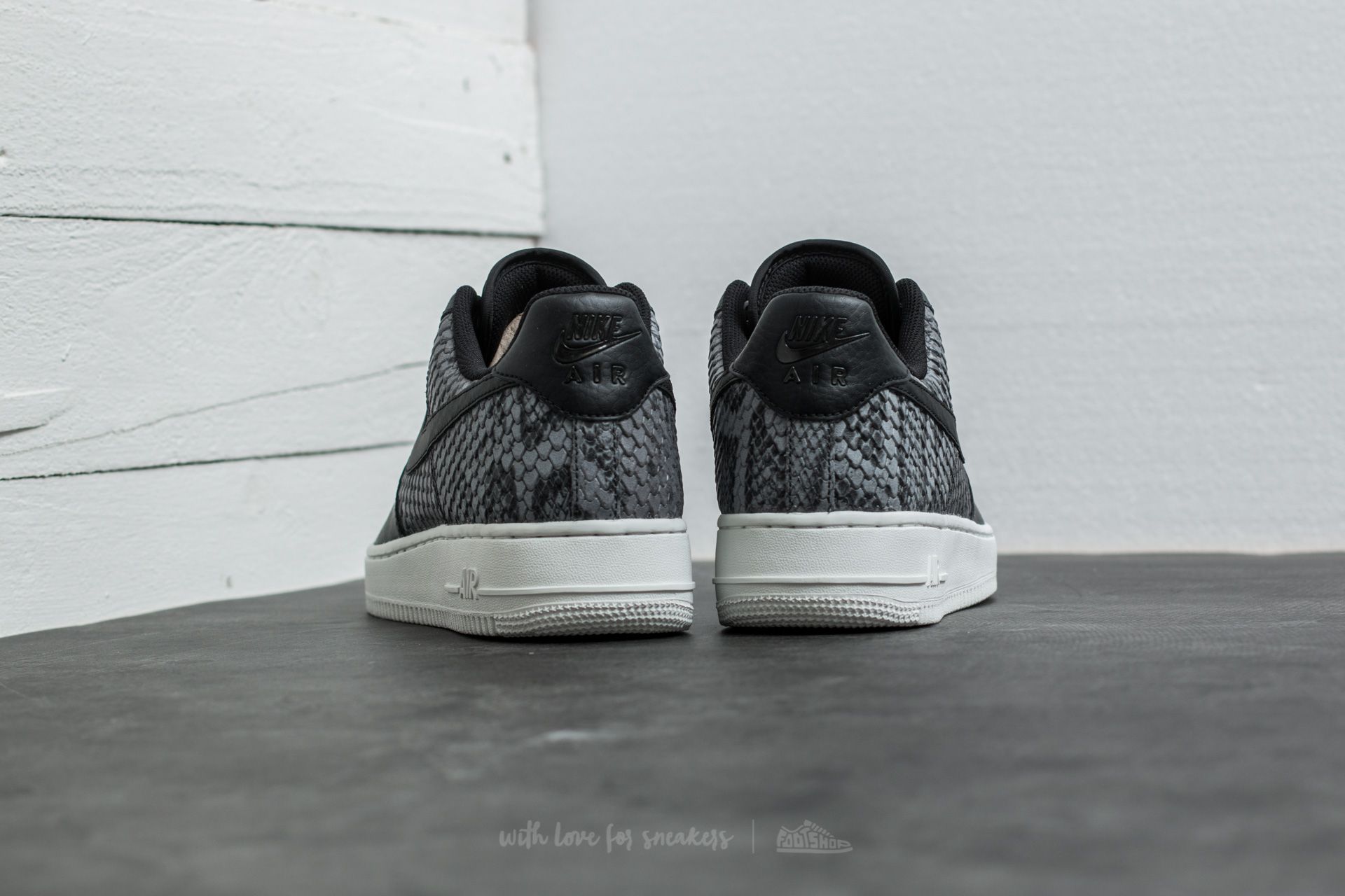 Scarpe uomo Nike Air Force 1 '07 LV8 Anthracite/ Black-Summit White