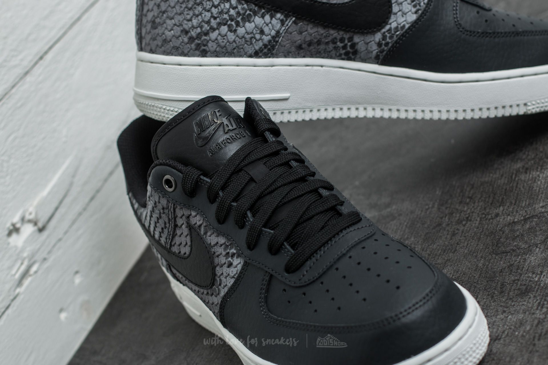 Scarpe uomo Nike Air Force 1 '07 LV8 Anthracite/ Black-Summit White