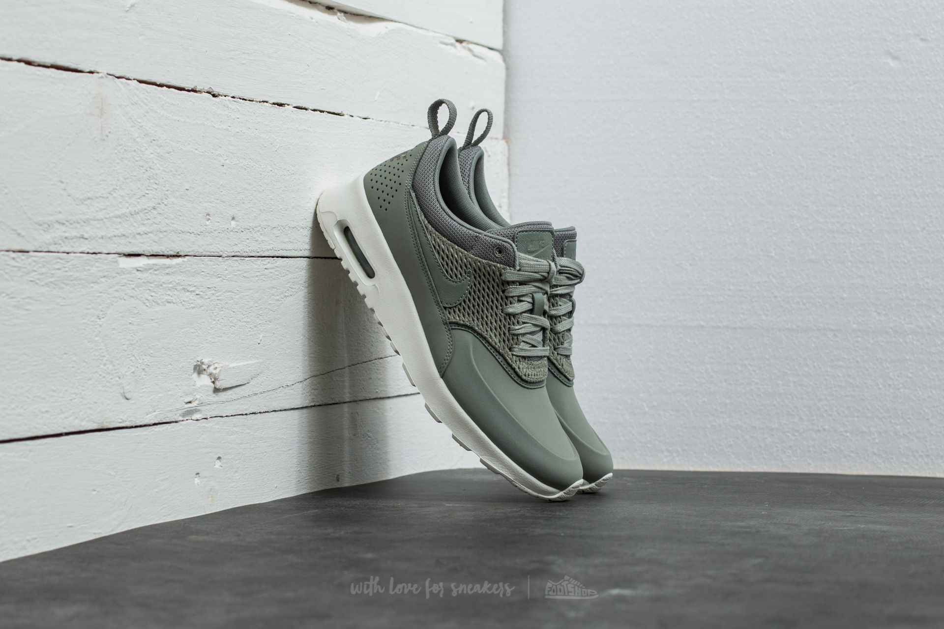 Nike Wmns Air Max Thea Premium Leather