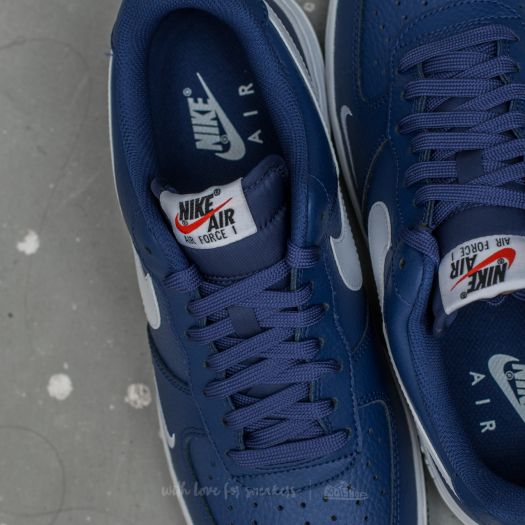 Nike air force outlet navy blue and white