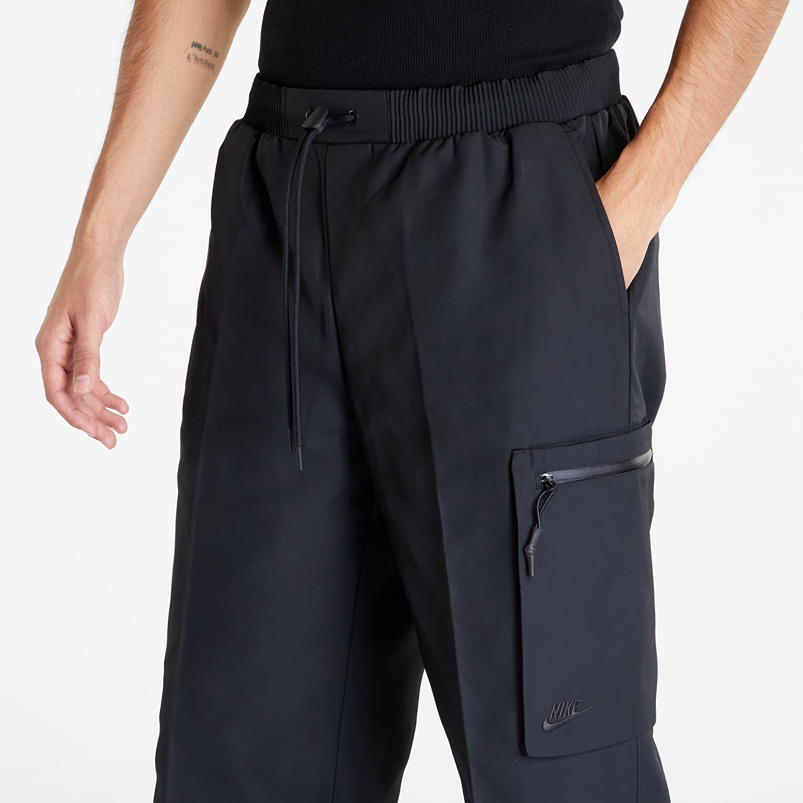 Broeken en spijkerbroeken Nike ﻿Sportswear Tech Pack Woven Utility Pants  ﻿Black | Footshop
