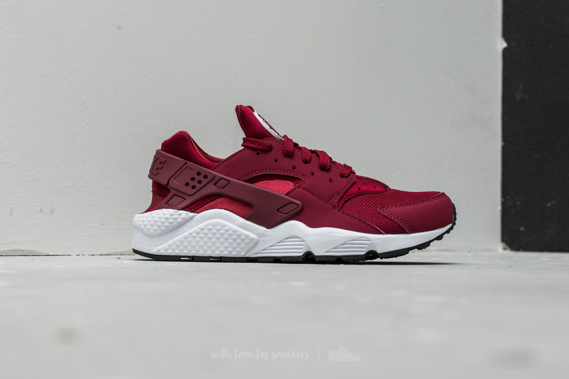 Men s shoes Nike Air Huarache Team Red Team Red White Black Footshop