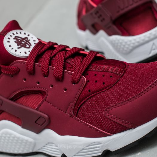 Huaraches team red deals