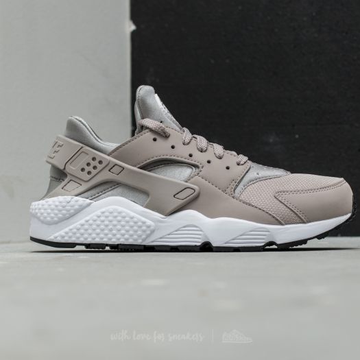Nike air huarache outlet white size 6