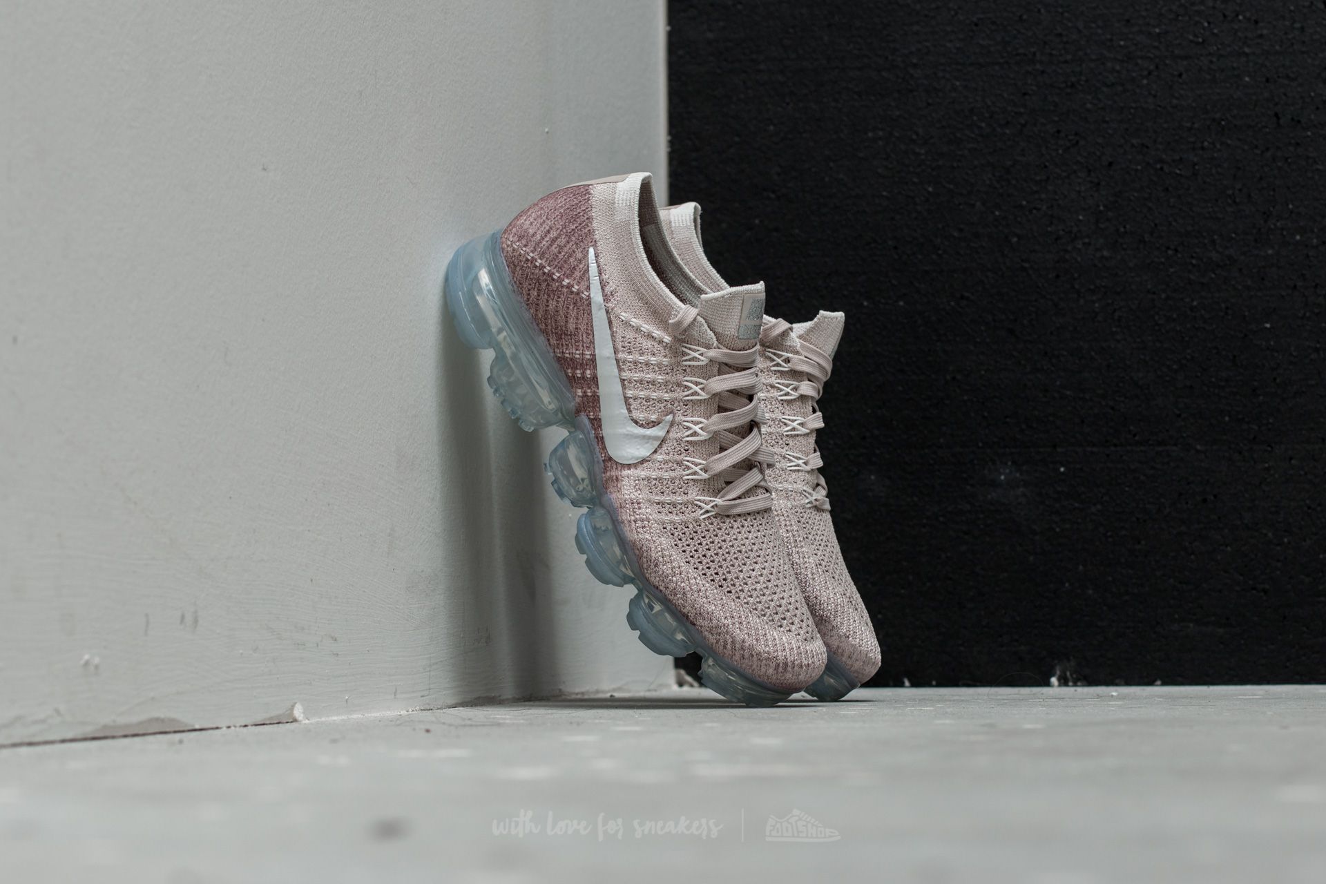 Women s shoes Nike Wmns Air Vapormax Flyknit String Chrome Sunset