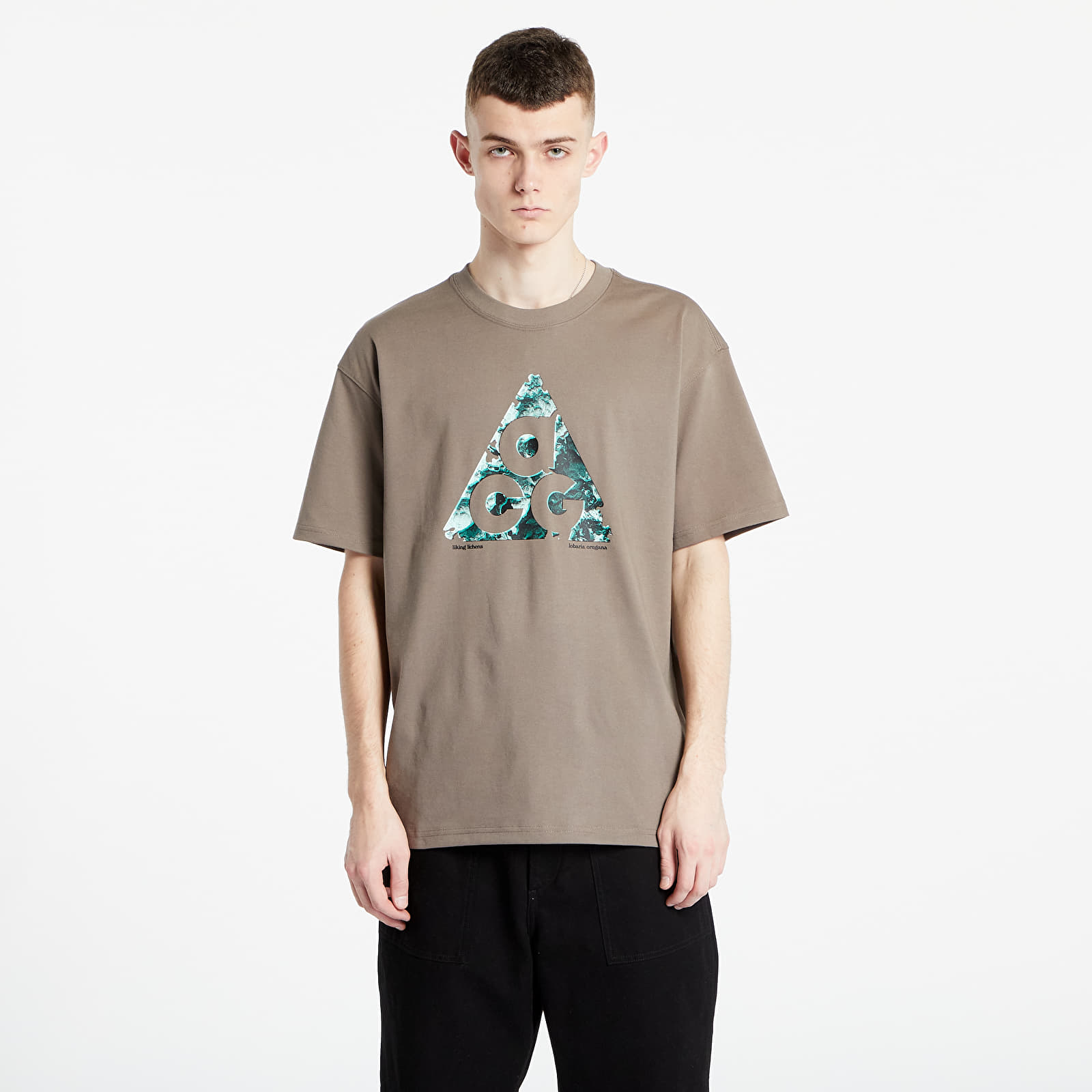 Tričká Nike ACG Northwest's Cascade Mountain Range Tee Olive Grey
