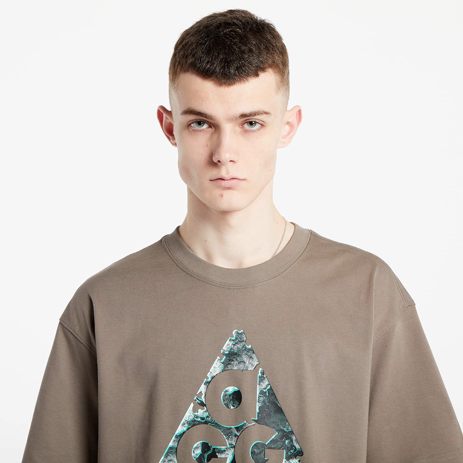 Tričká Nike ACG Northwest's Cascade Mountain Range Tee Olive Grey