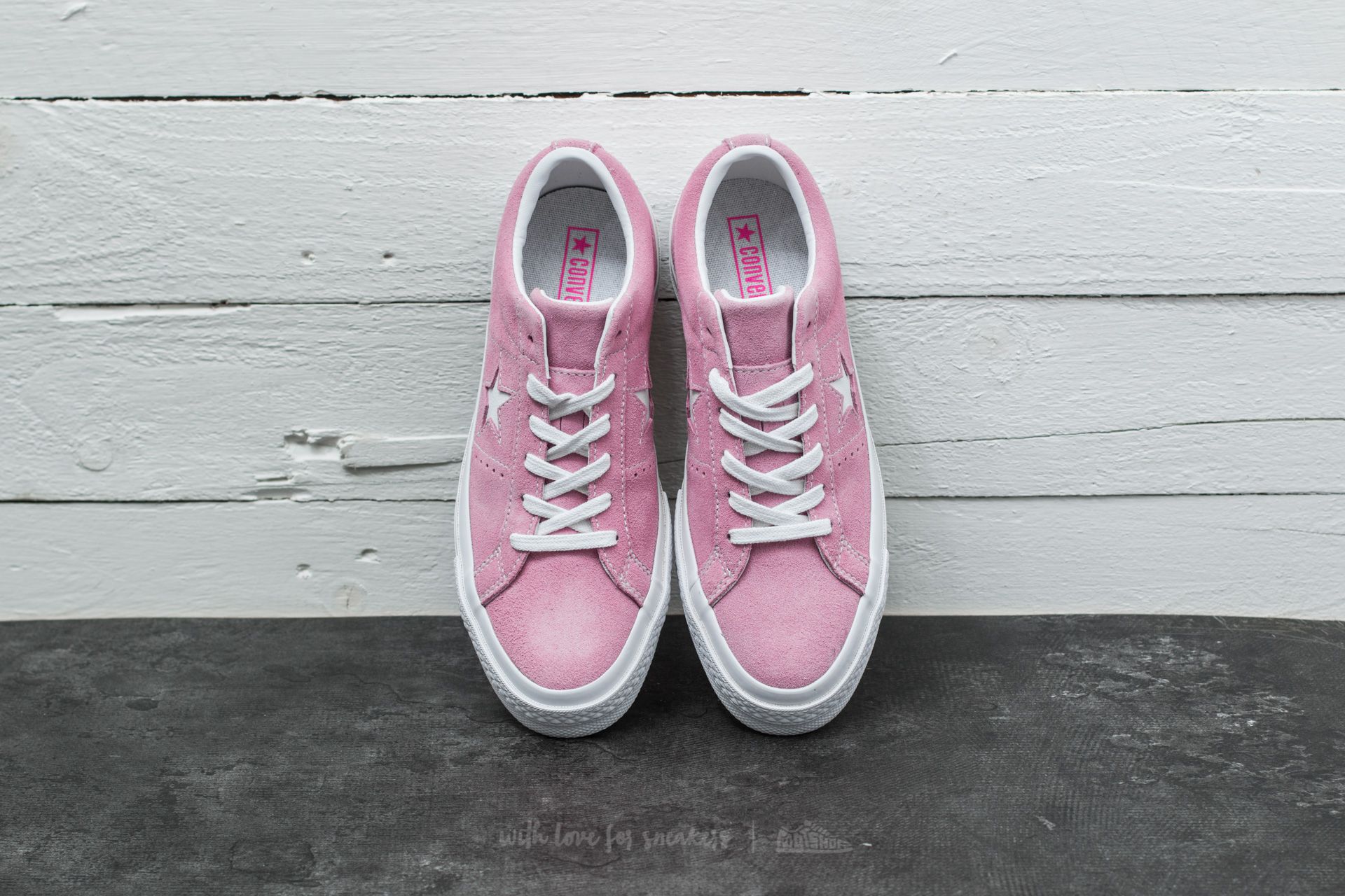 Pink on sale glow converse
