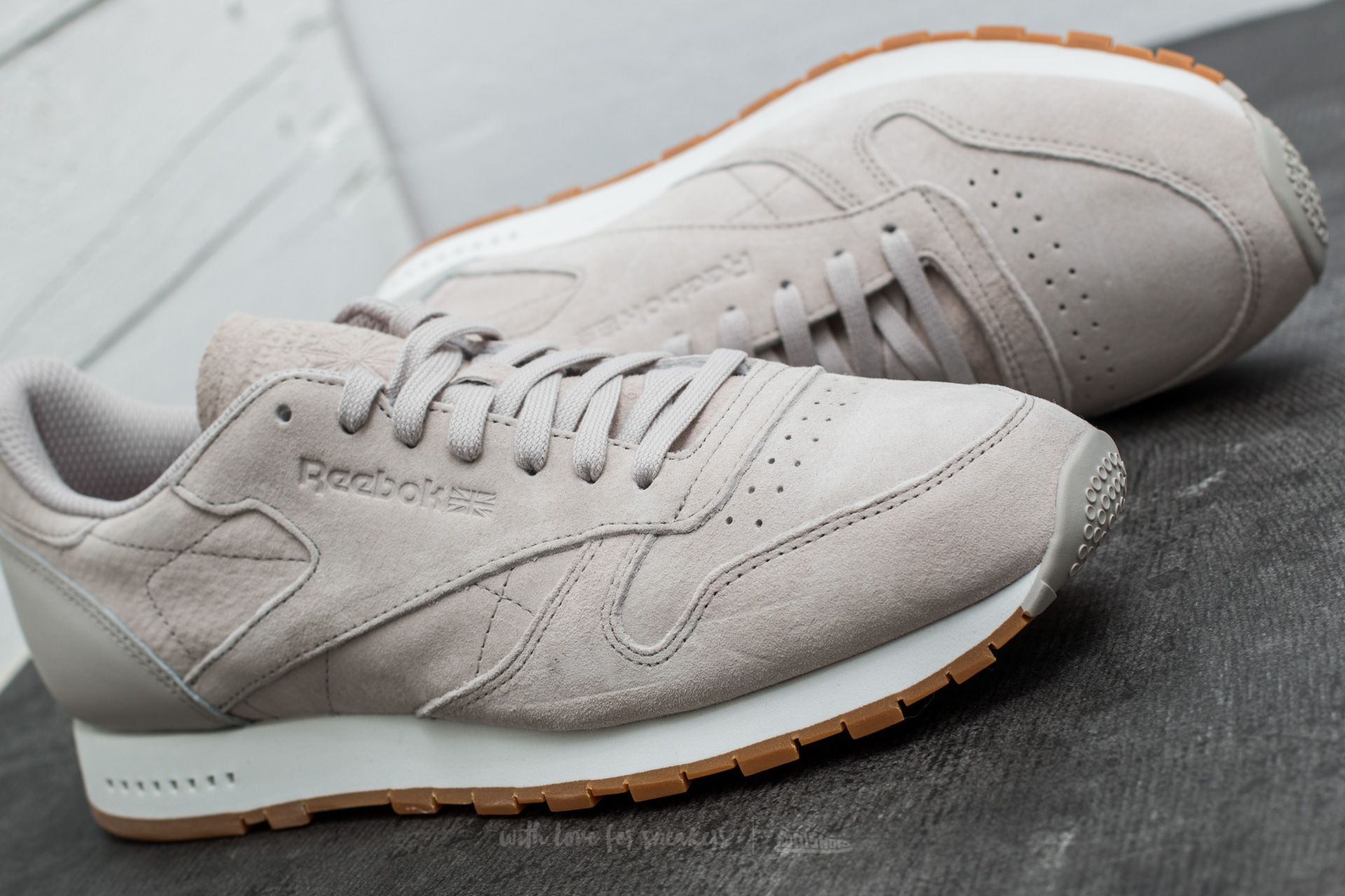 Men s shoes Reebok Classic Leather Seasonal Gum Sand Stone Chalk