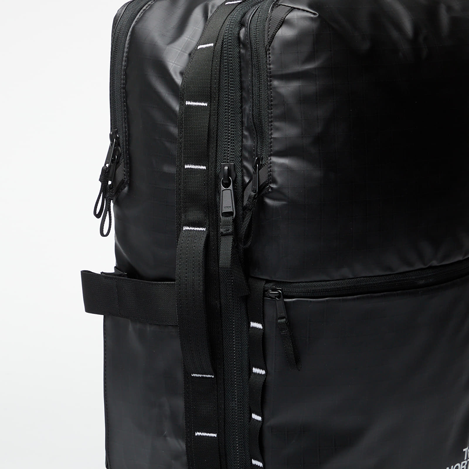 Batohy The North Face Base Camp Voyager Travel Pack TNF Black/ TNF White