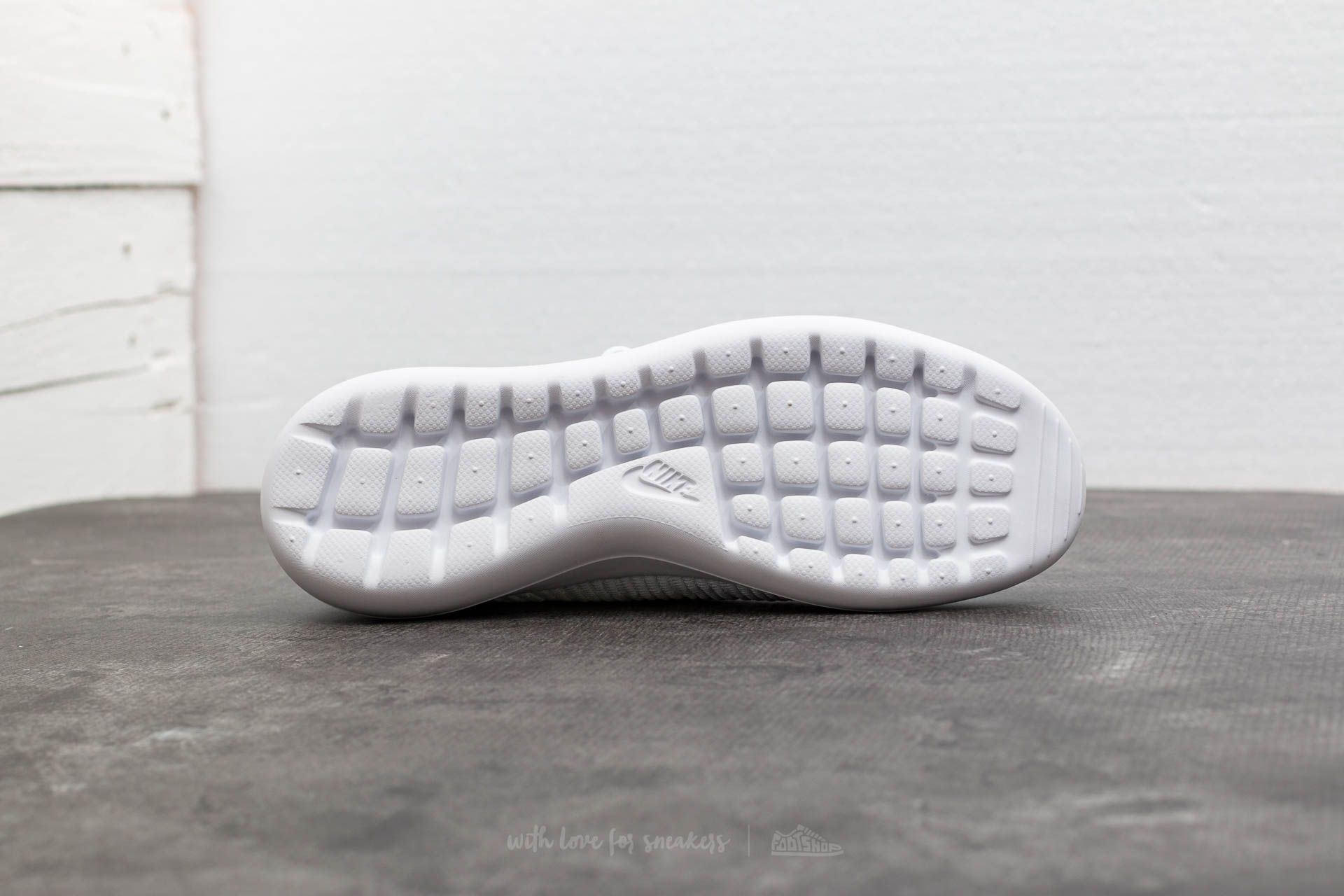 Nike roshe two flyknit v2 white cheap