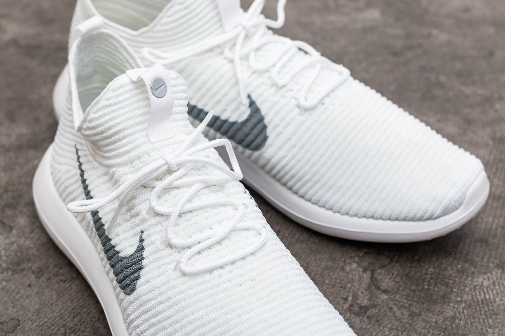 Nike roshe flyknit v2 white cheap