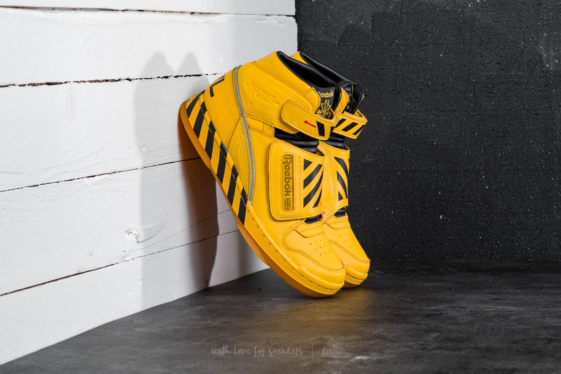 Мъжки кецове и обувки Reebok Alien Stomper "Final Battle" Pack Black and Yellow