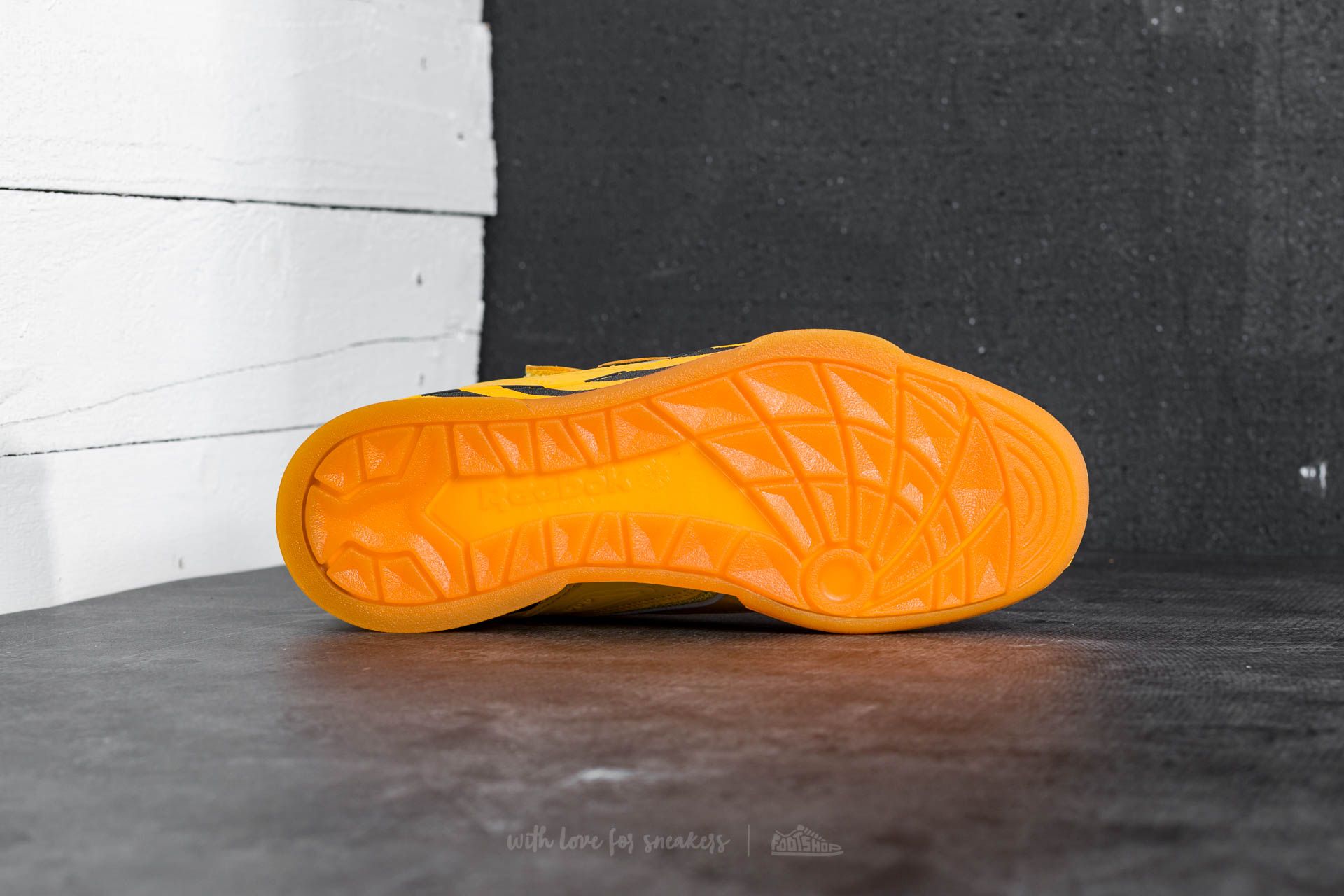 Chaussures et baskets homme Reebok Alien Stomper "Final Battle" Pack Black and Yellow