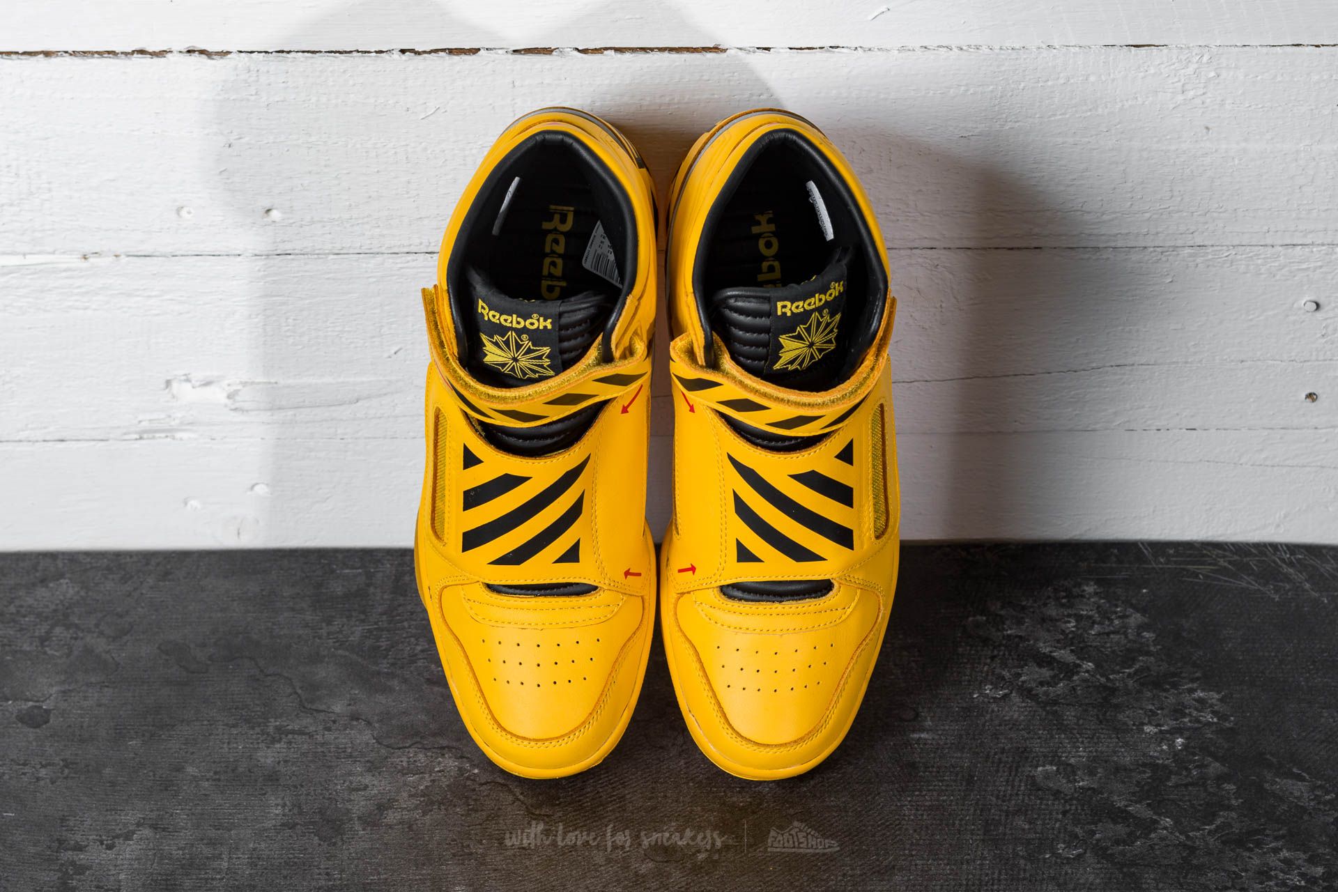 Reebok alien stomper on sale yellow