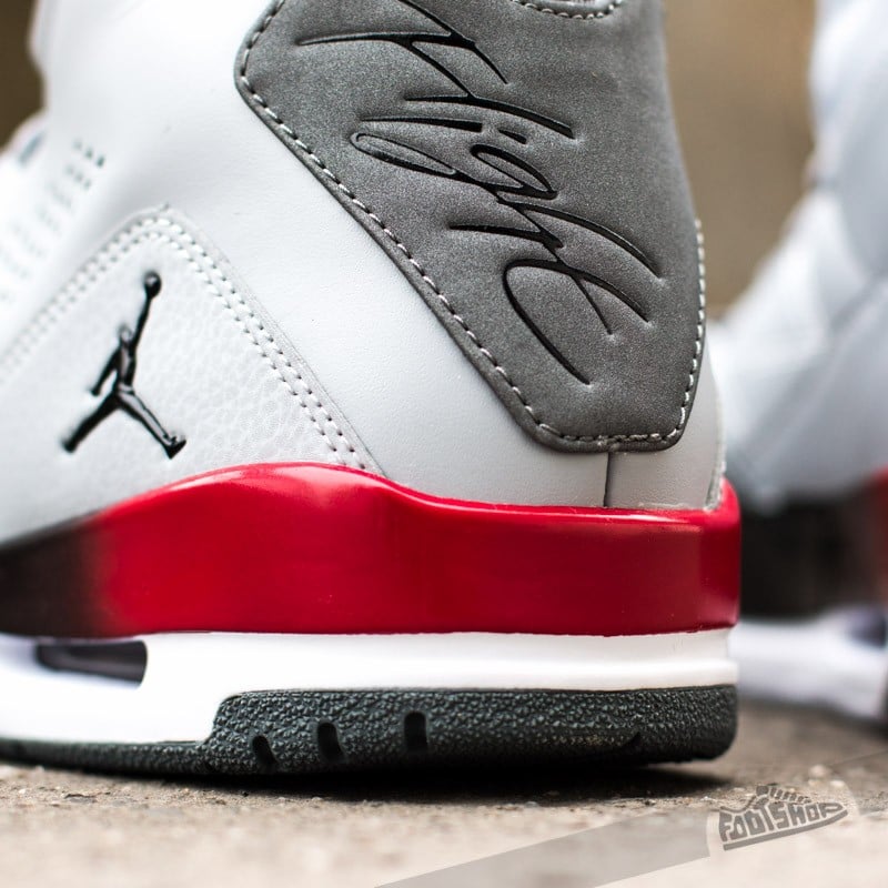 Skor Jordan SC-3 Wolf Grey/Black-Cl Grey-Gym Red