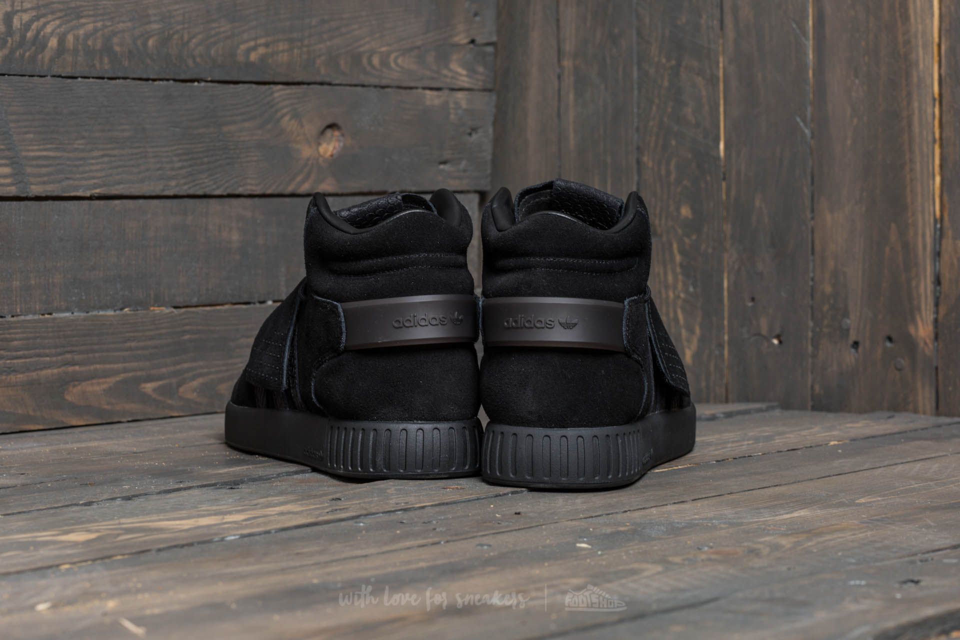 Adidas originals on sale tubular invader black