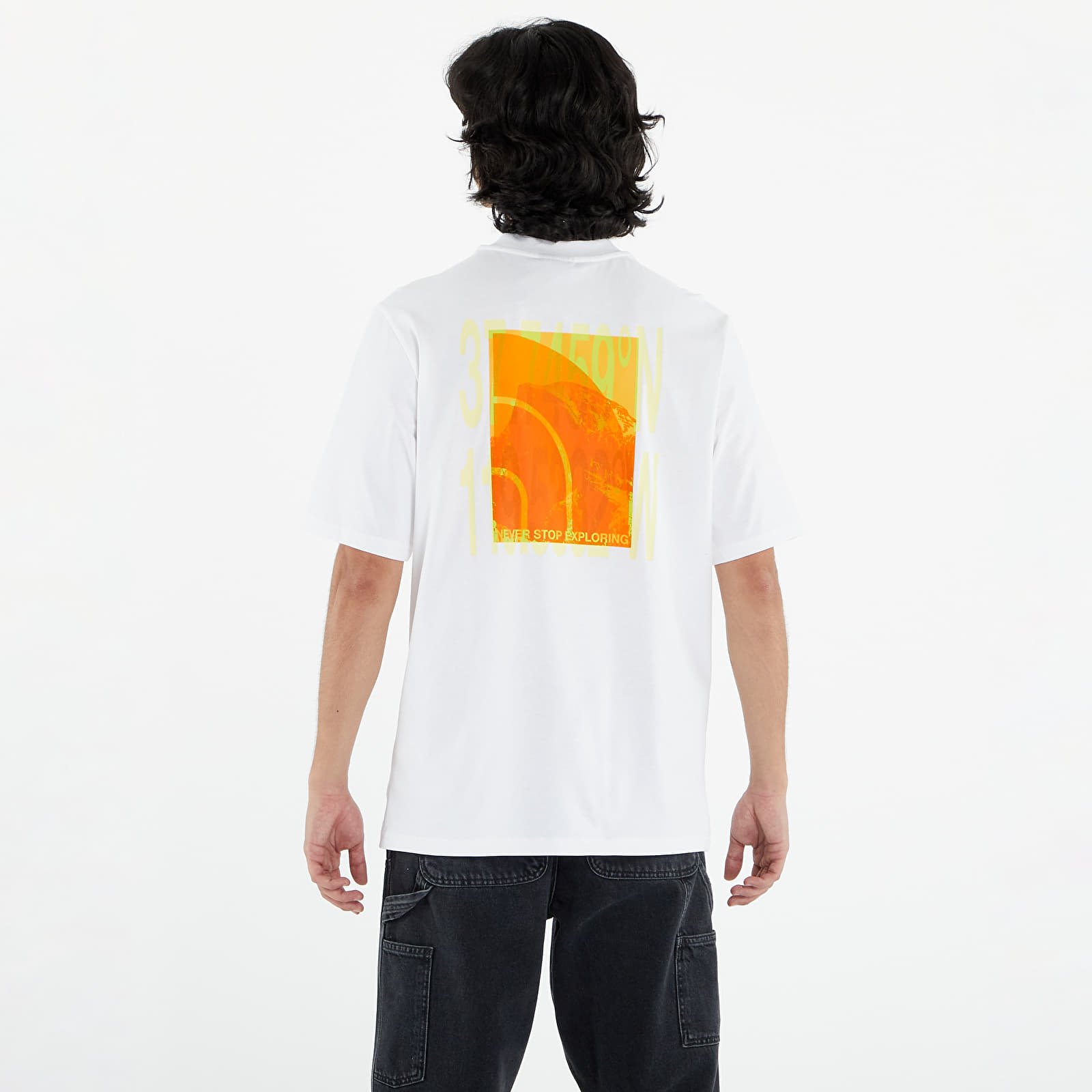 T-shirts The North Face Graphic Tee UNISEX TNF White