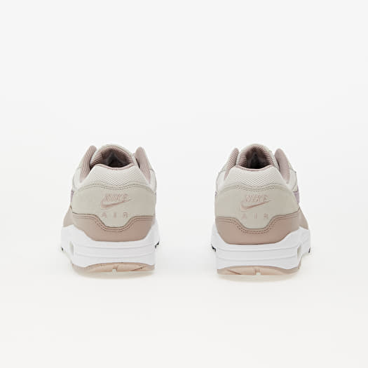 Beige nike discount air max 1