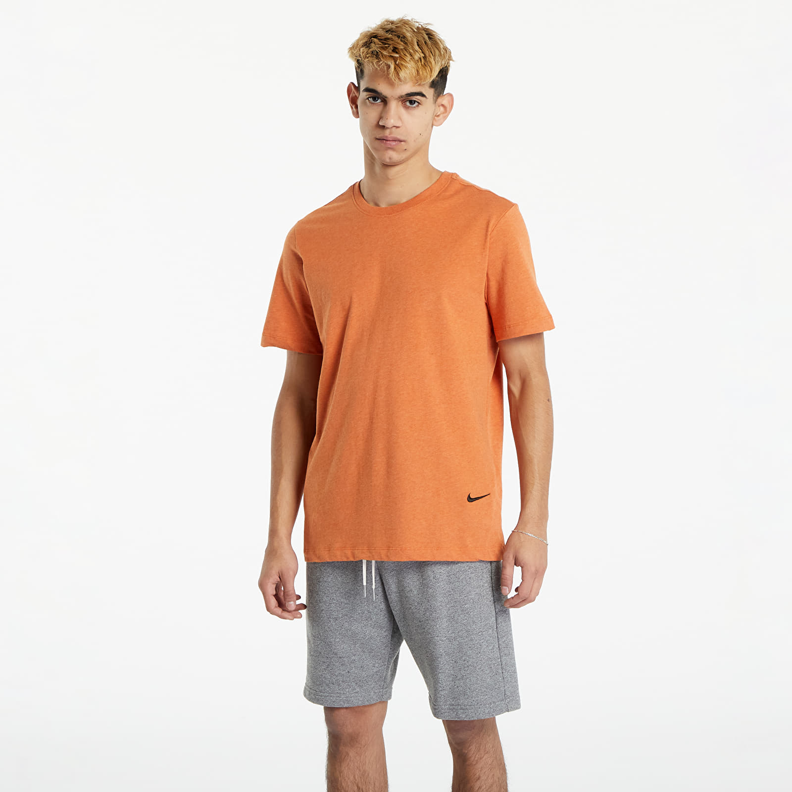 T-skjorter Nike Sportswear M NSW Tee Sustainability Sport Spice/ Heather/ Black
