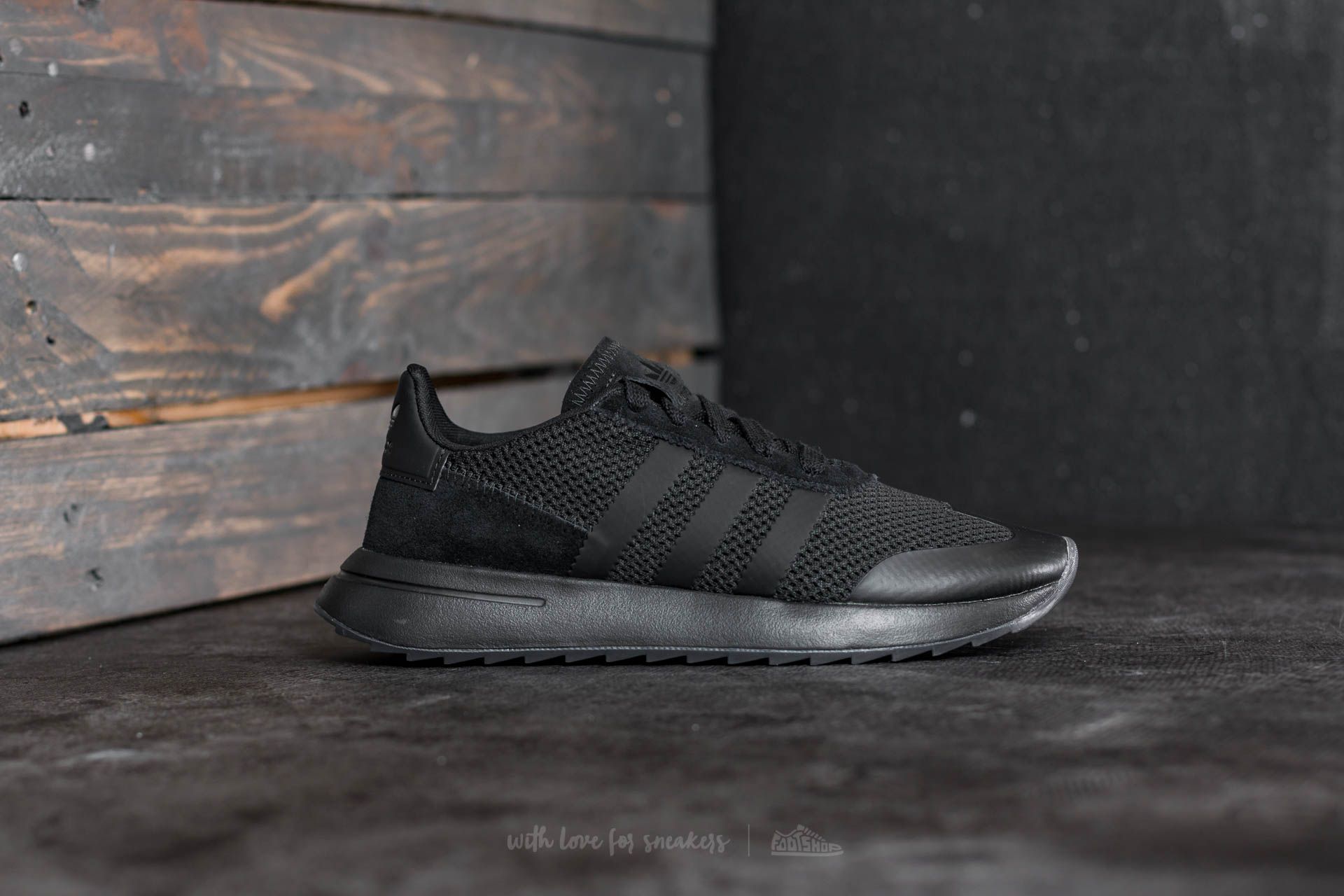 Adidas originals deals flashback w sneakers