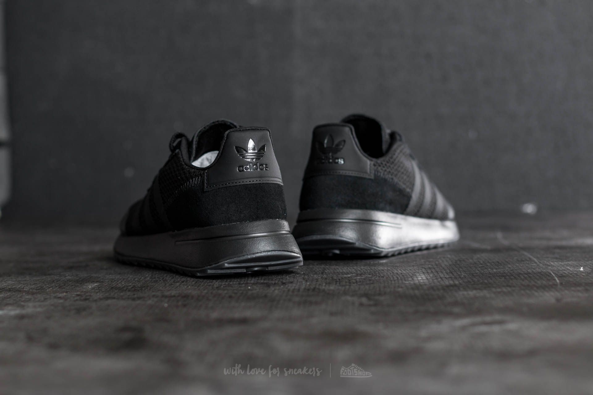 Chaussures et baskets femme adidas Flashback W Core Black