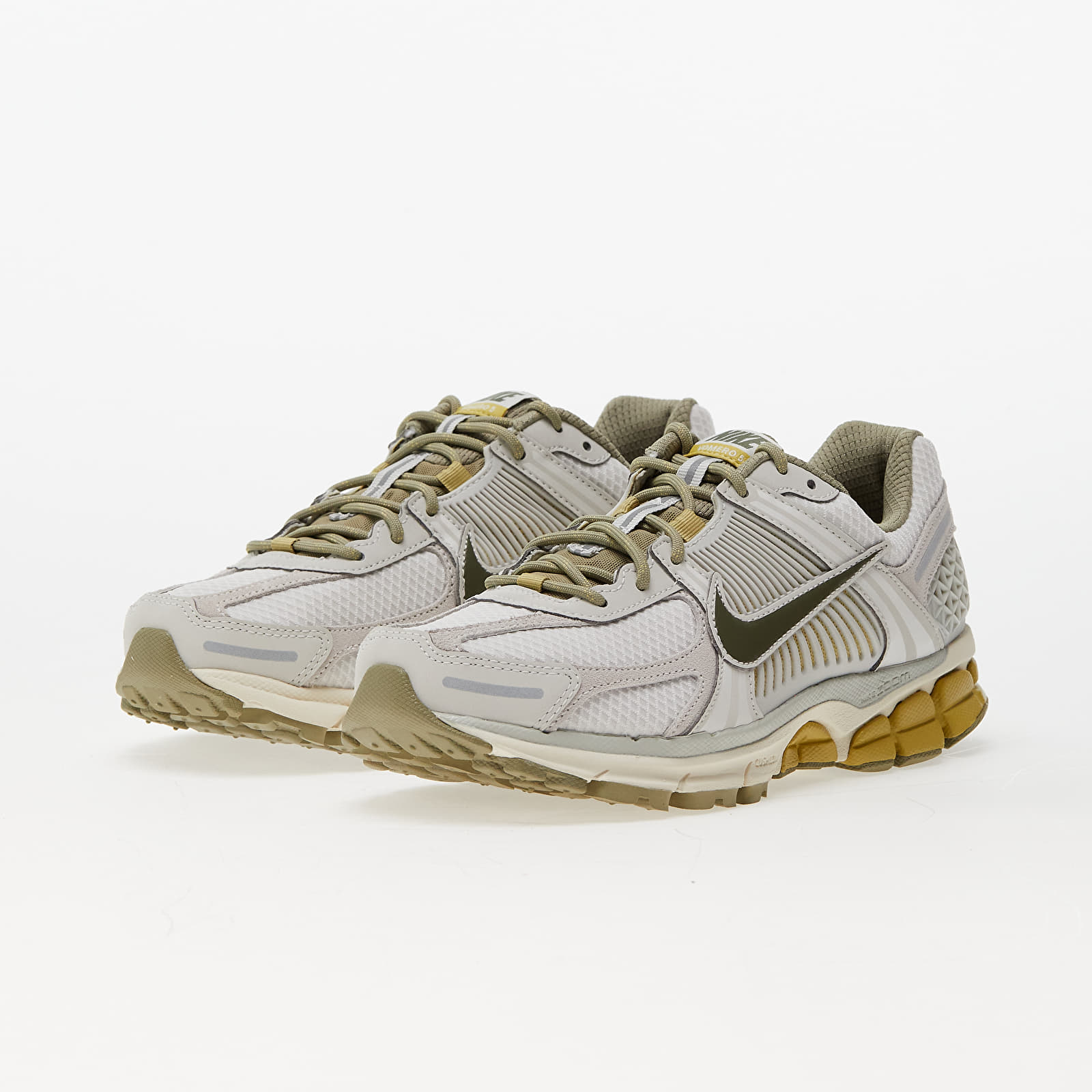 Încălțăminte și sneakerși pentru bărbați Nike Zoom Vomero 5 Light Bone/ Medium Olive-Neutral Olive