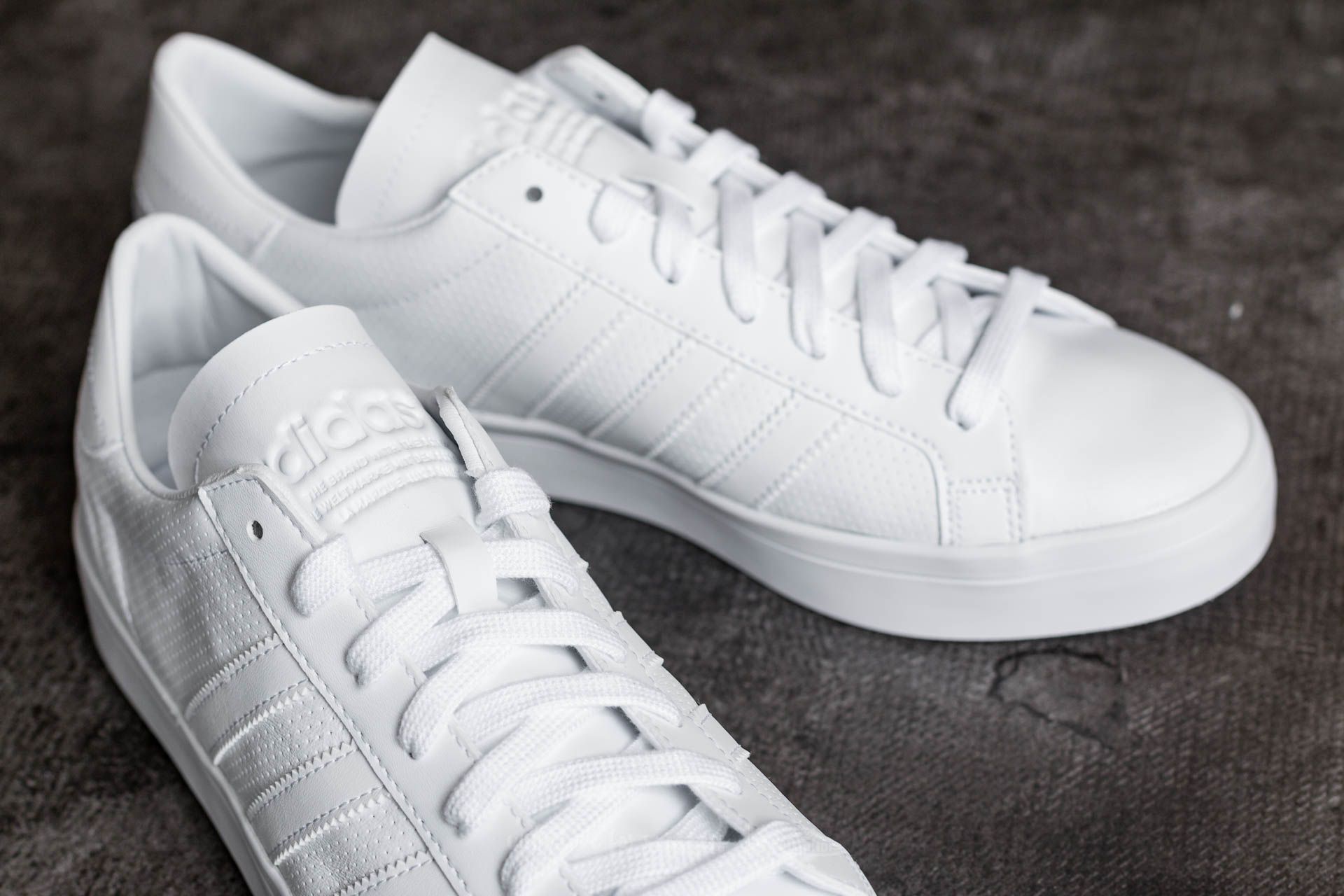 Adidas vantage white hotsell
