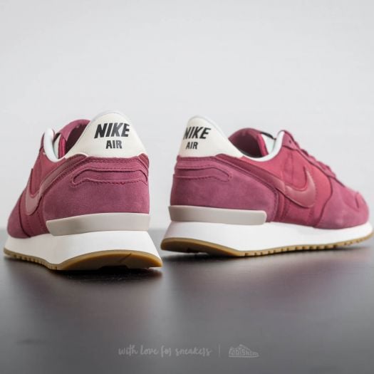 Nike air vortex ltr top